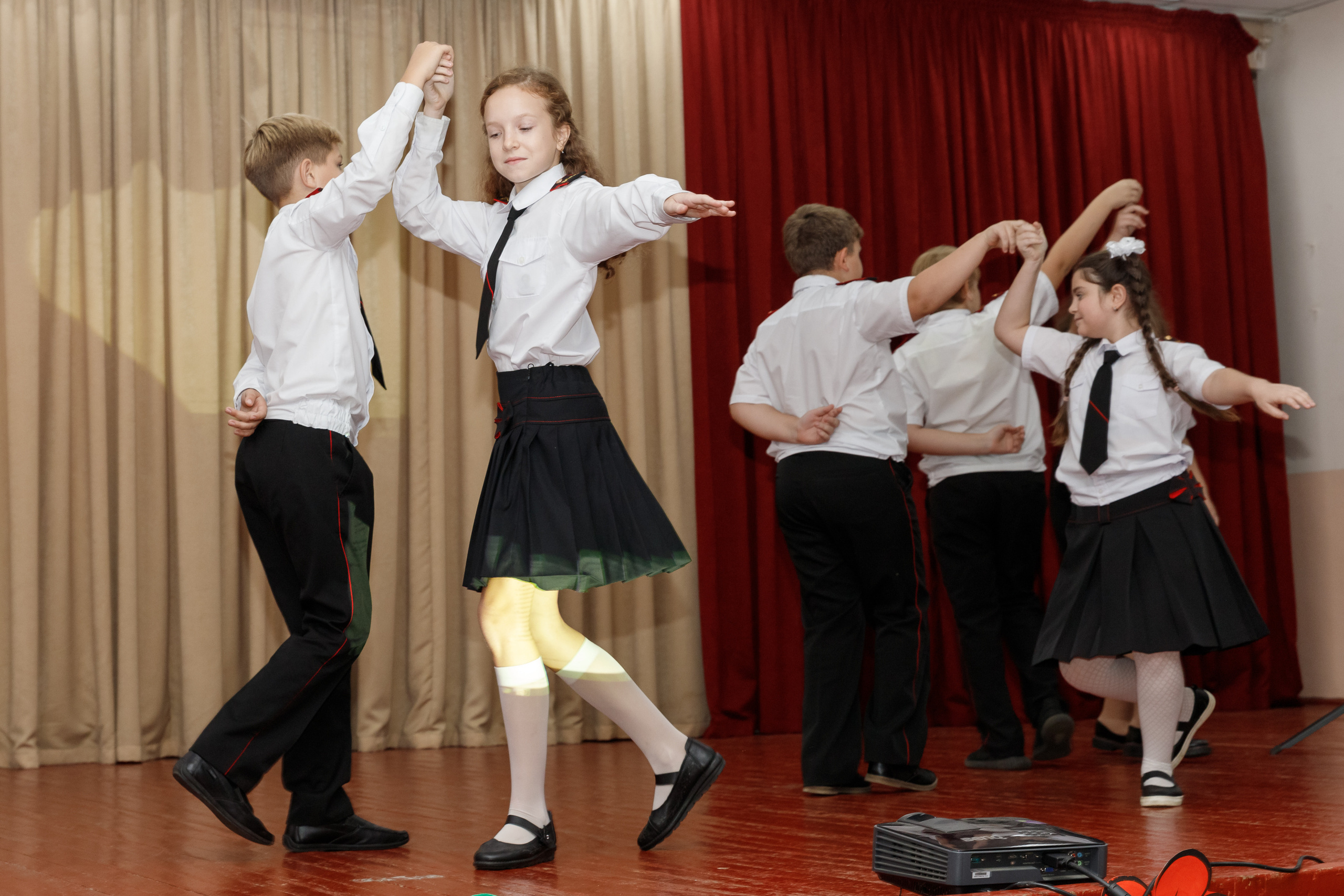 День учителя (СОШ 83, г. Краснодар). Марина Ушакова. Фотограф. Выпускные альбомы. г. Краснодар