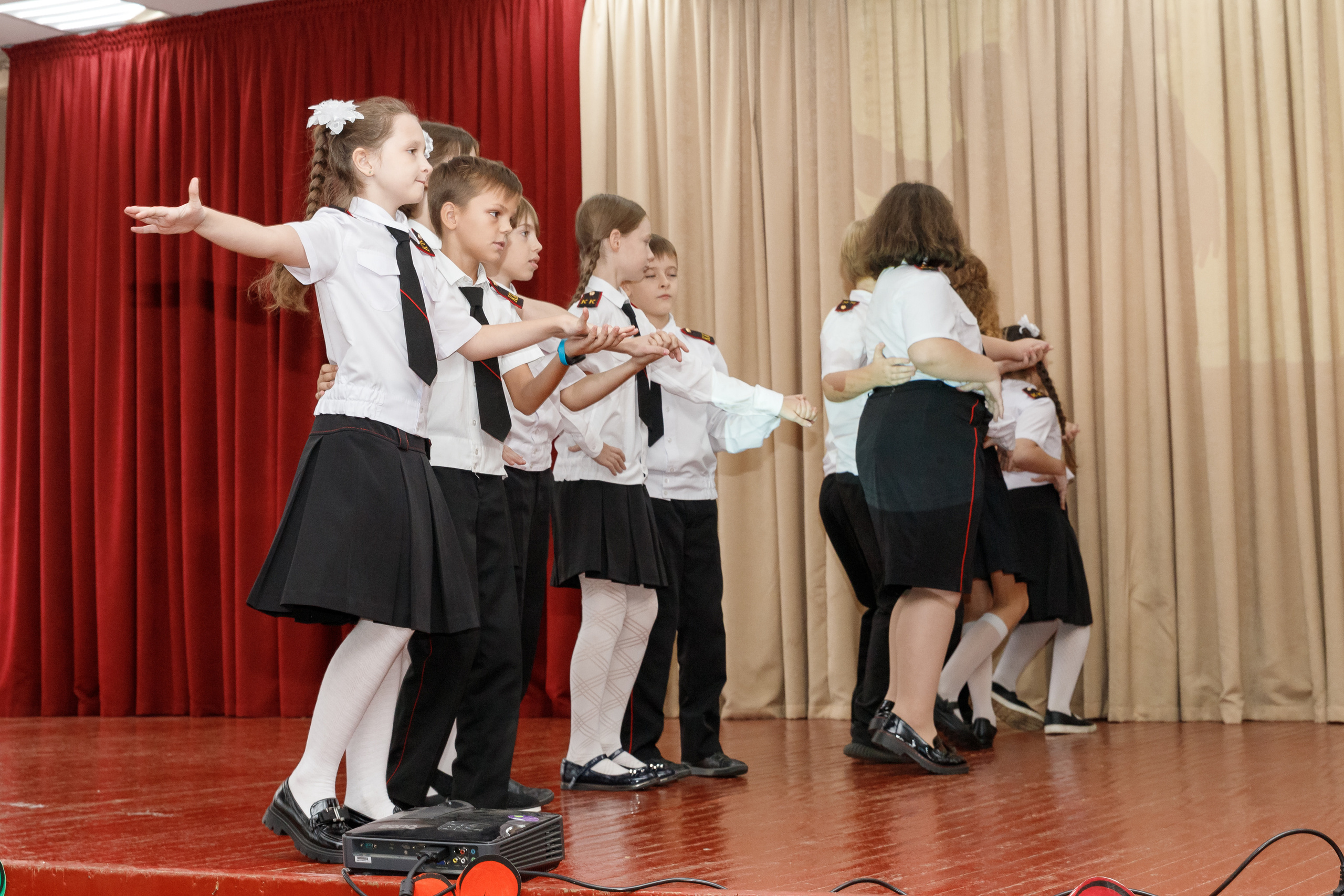 День учителя (СОШ 83, г. Краснодар). Марина Ушакова. Фотограф. Выпускные альбомы. г. Краснодар