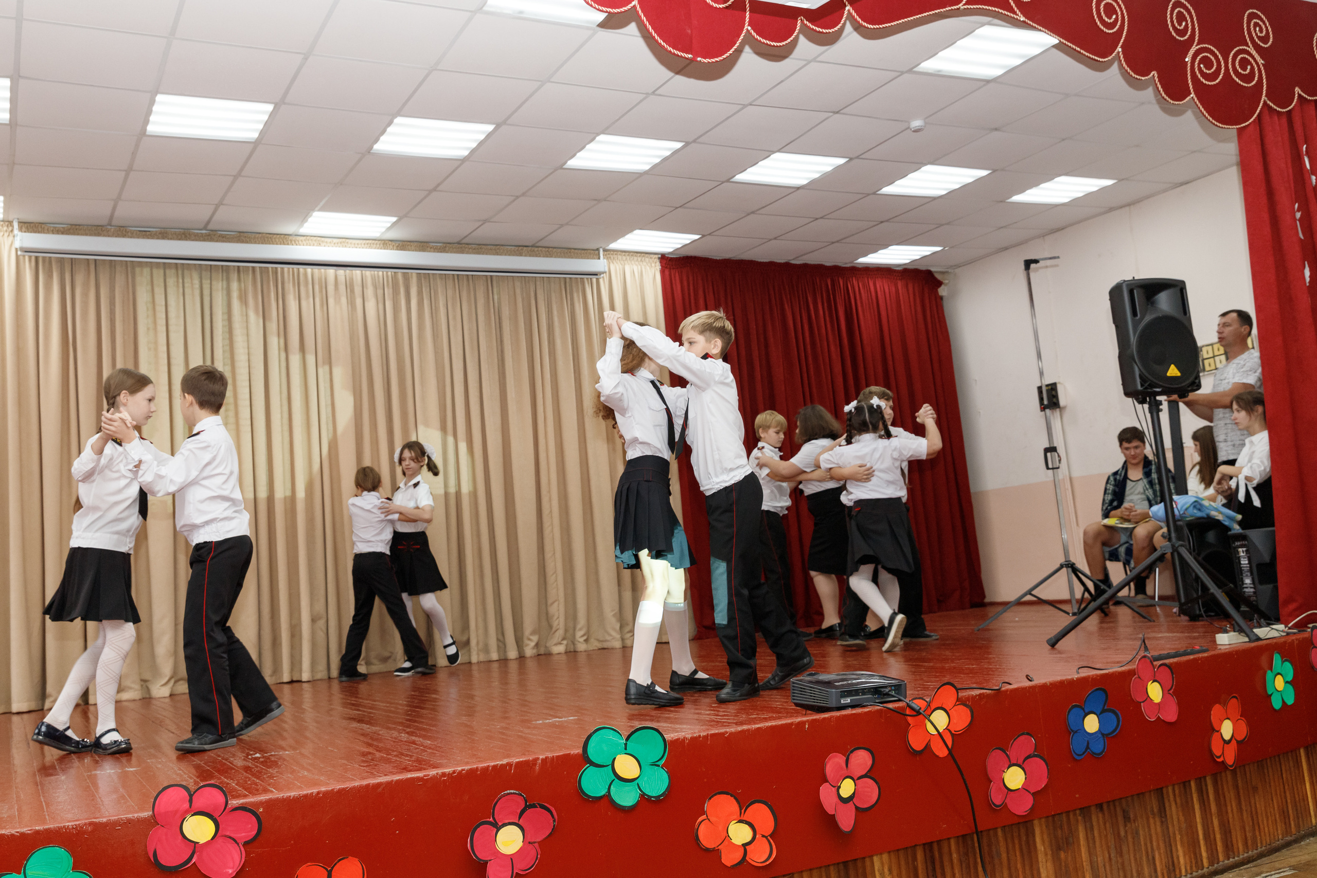 День учителя (СОШ 83, г. Краснодар). Марина Ушакова. Фотограф. Выпускные альбомы. г. Краснодар