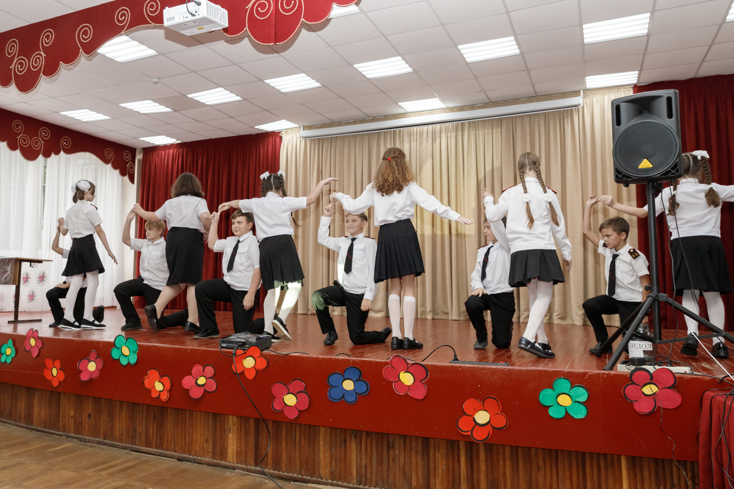 День учителя (СОШ 83, г. Краснодар). Марина Ушакова. Фотограф. Выпускные альбомы. г. Краснодар