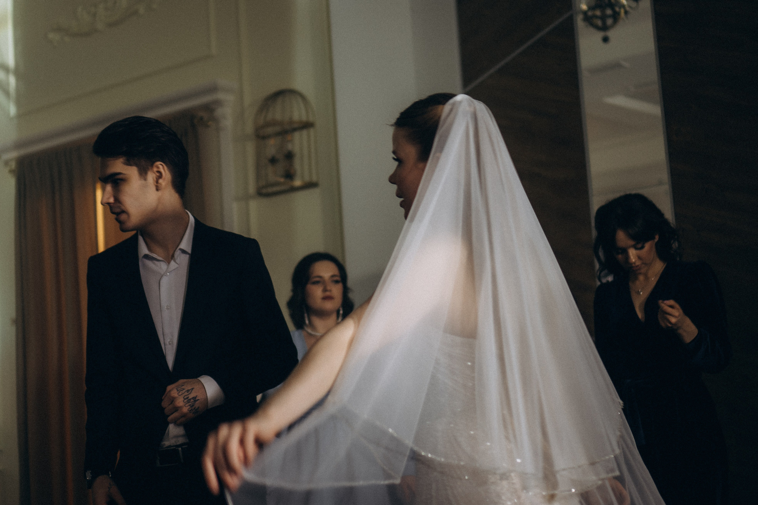 СВАДЕБНАЯ СЬЕМКА СБОРОВ В ОТЕЛЕ И ВЫЕЗД НА ЦЕРЕМОНИЮ (СНЯТО В СИБИРЕ В НИЖНЕВАРТОВСКЕ). Профессиональный фотограф, Санкт-Петербург — Виктория Богомолова