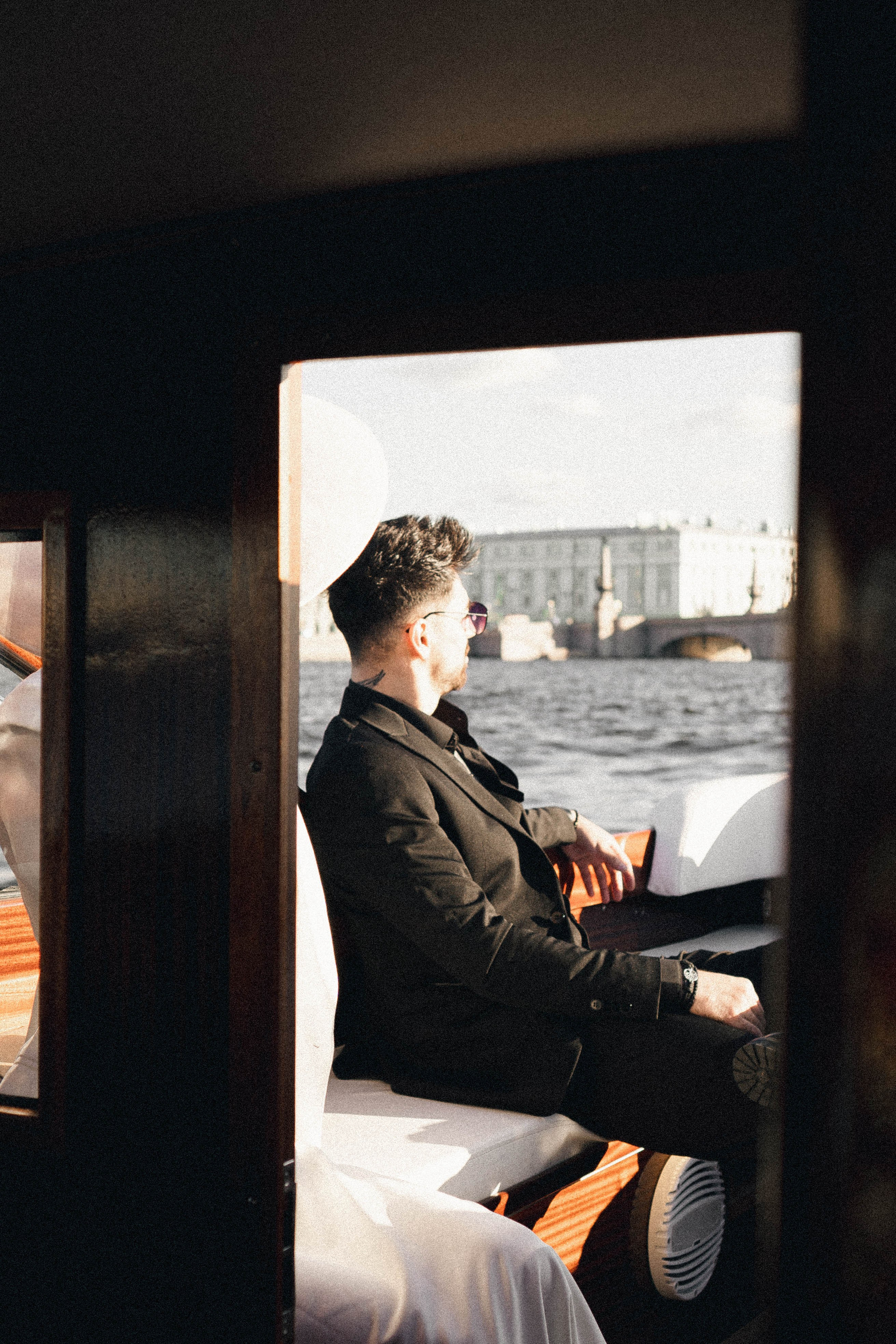 СВАДЕНБНАЯ СЬЕМКА НА КАТЕРЕ ПО КАНАЛАМ САНКТ-ПЕТЕРБУРГА И В АКВАТОРИИ НЕВЫ. Профессиональный фотограф, Санкт-Петербург — Виктория Богомолова