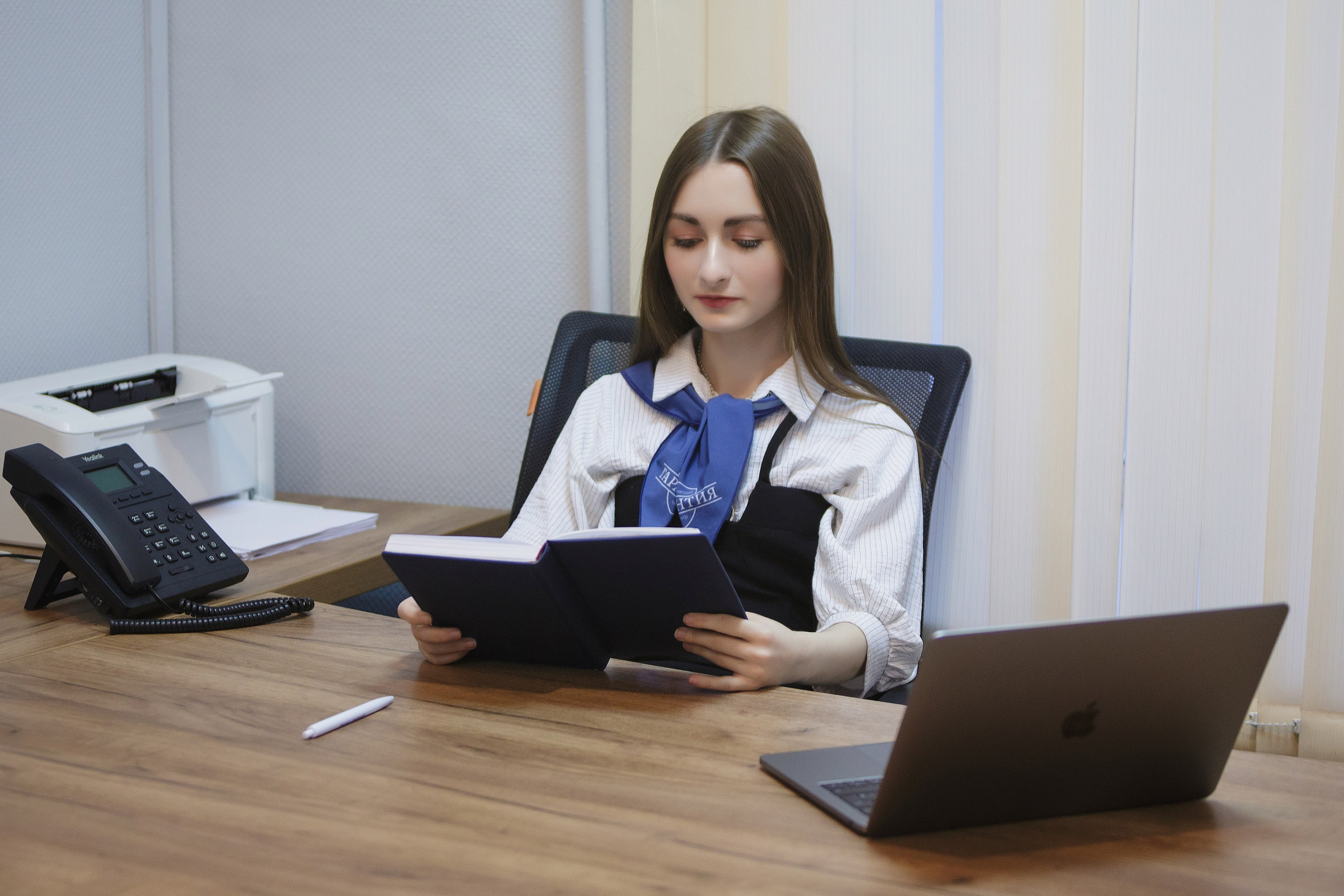 ДЕЛОВЫЕ. Roman Photo