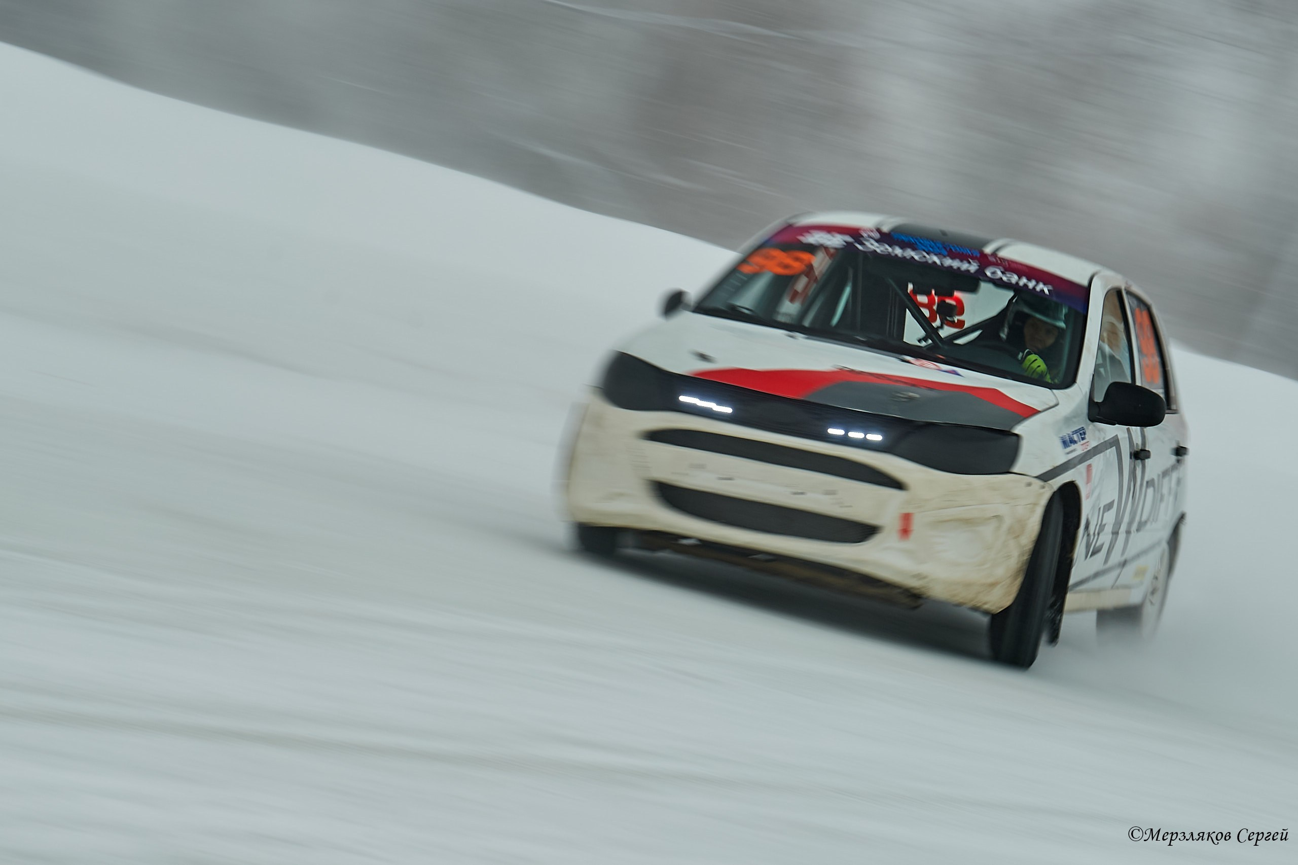 Трековые автогонки на льду Чемпионат России. Спортивный репортажный фотограф в Ижевске Сергей Мерзляков