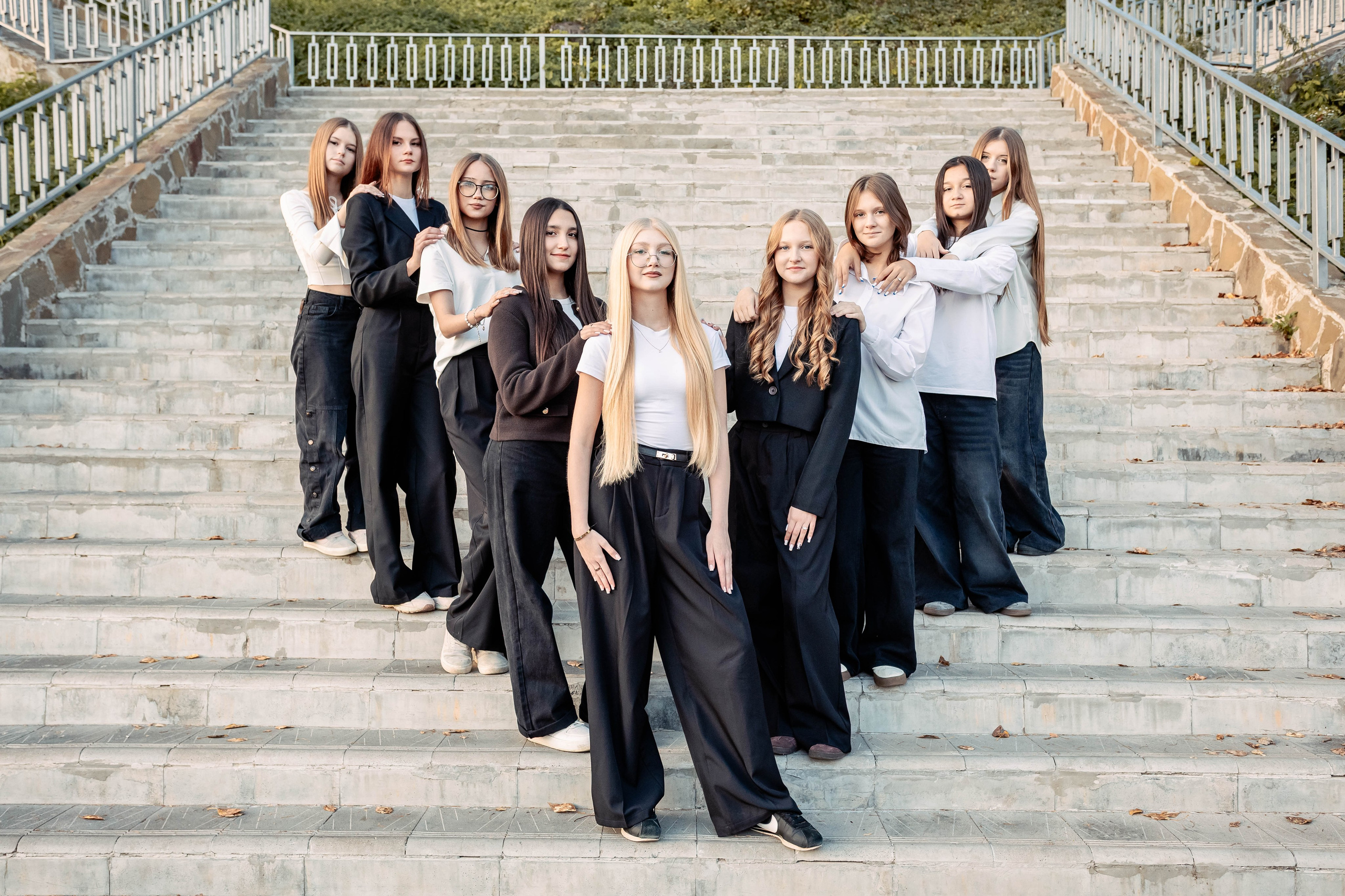 Позирование группы. Выпускные альбомы для детского сада и школы