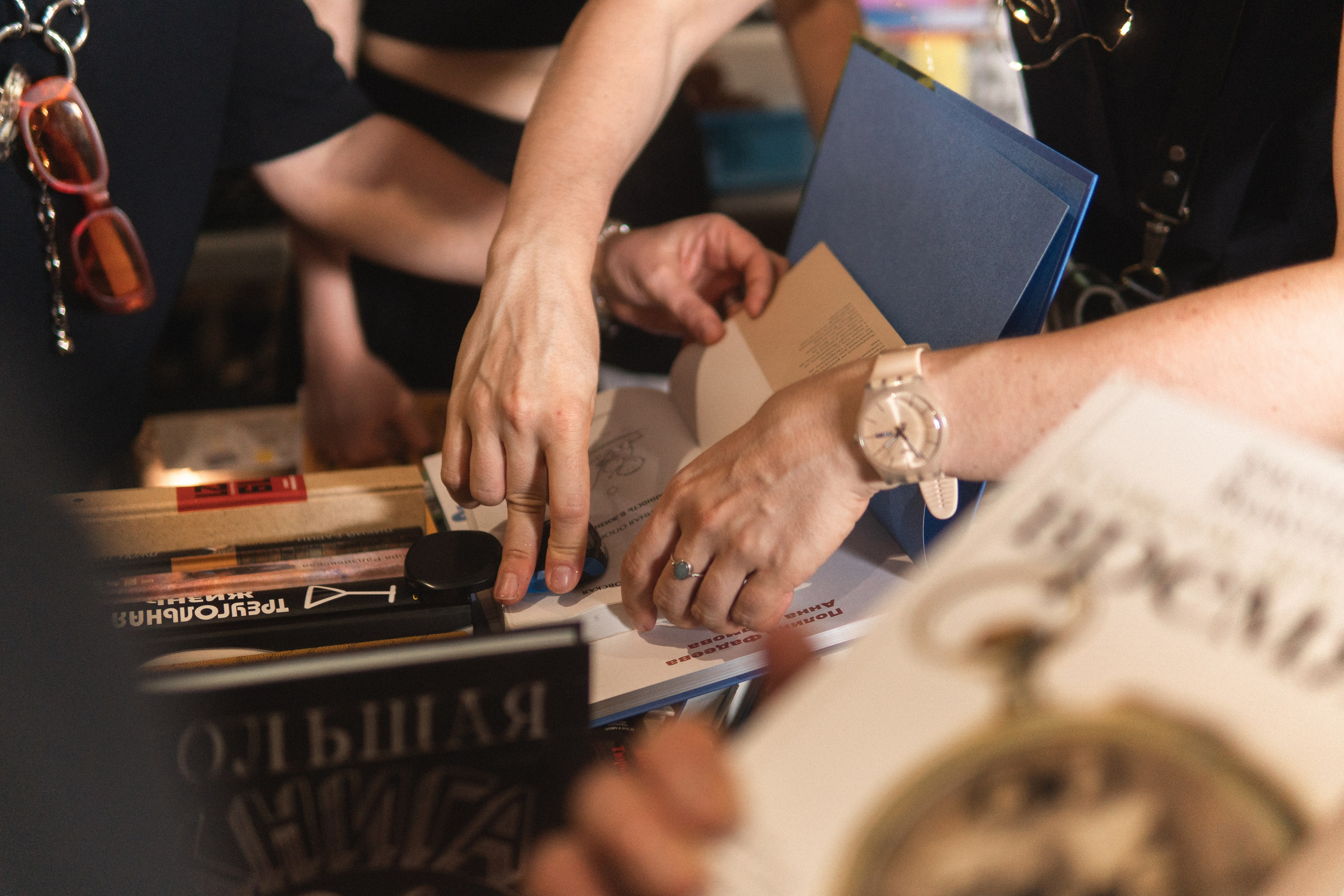 Благотворительный книжный маркет «ФОНАРЬ». Портретный и репортажный фотограф в Воронеже: Анастасия Пузикова