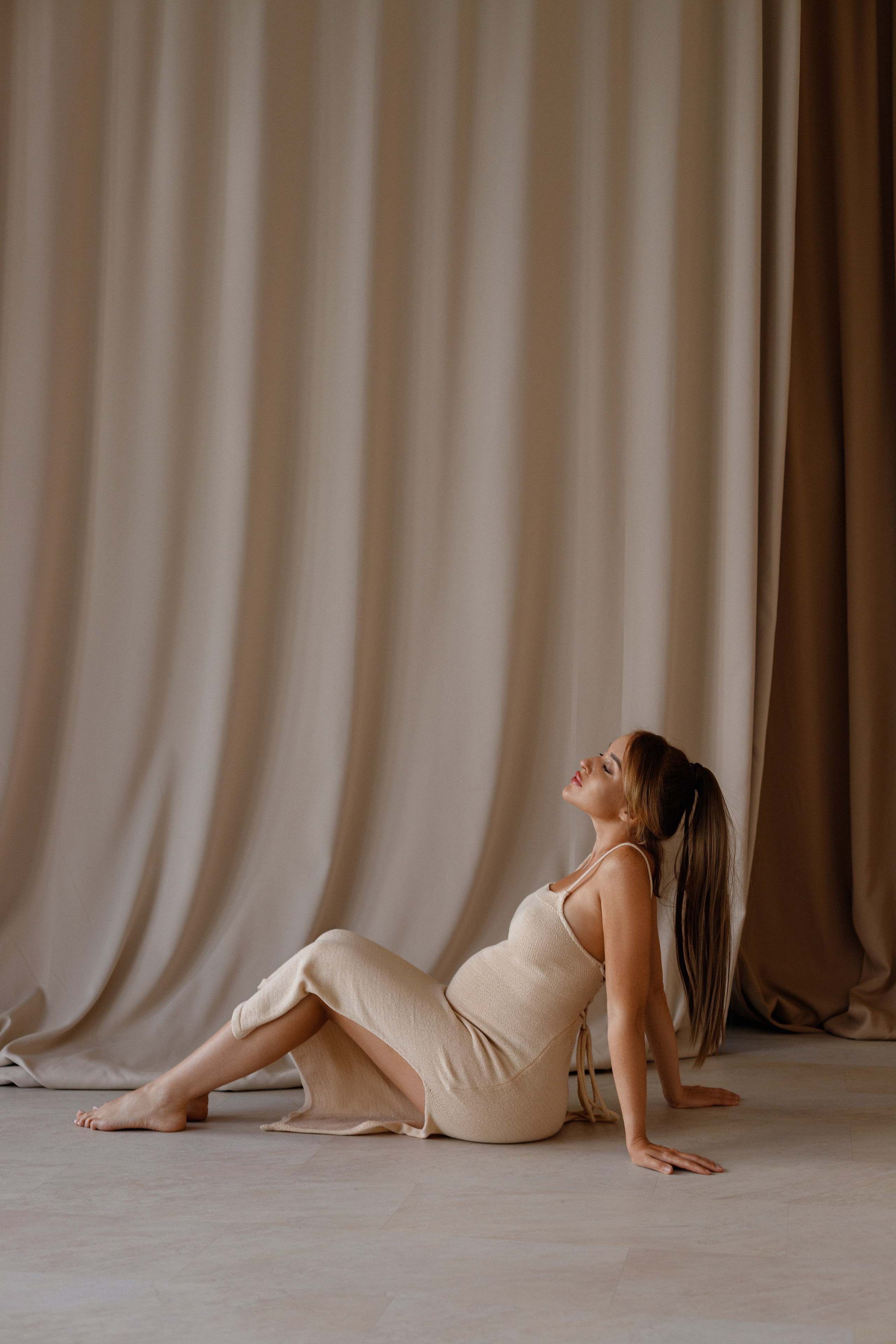 Фотосессия беременности в фотостудии Лофт 13. Фотограф Александра Сыщенко