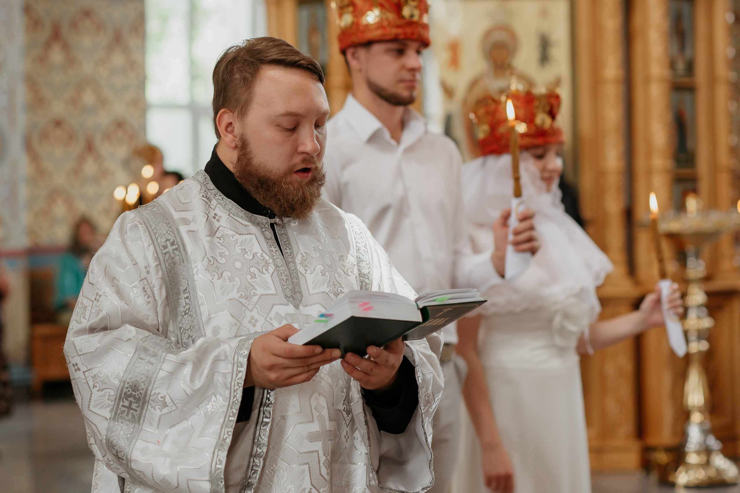 таинство венчания в Успенском кафедральном соборе Ташкента
