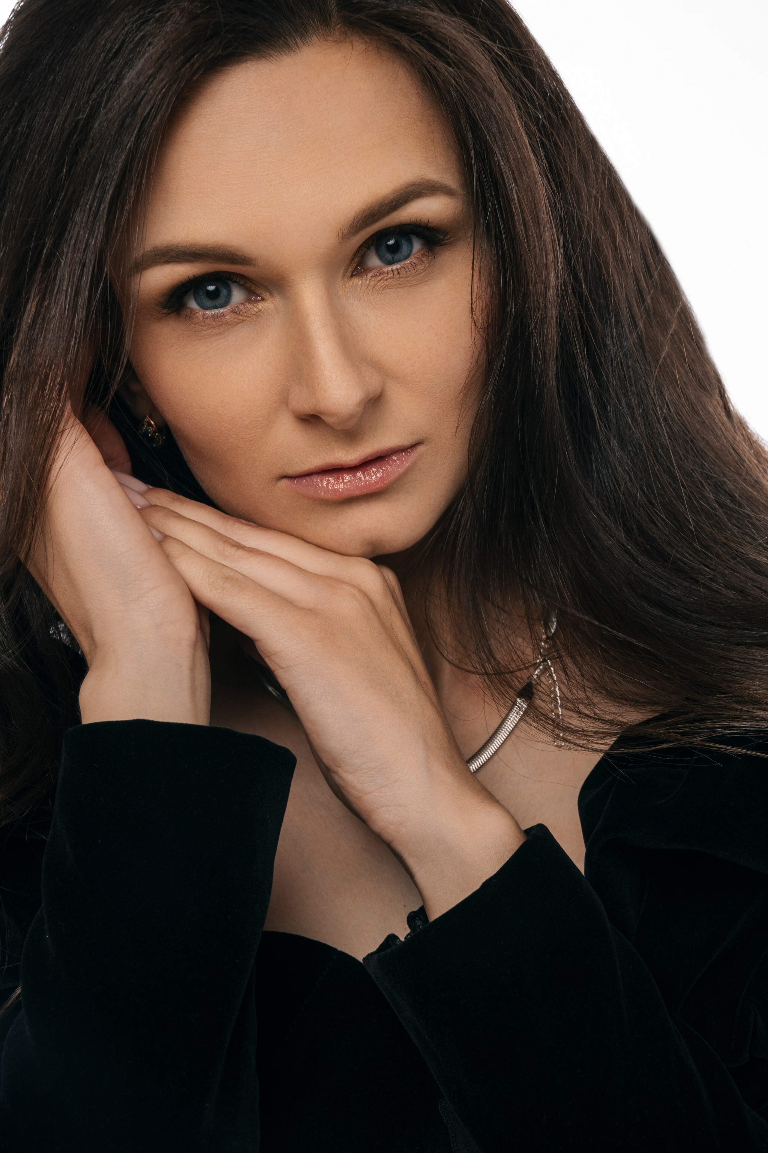 Руслана с семьей. Главная