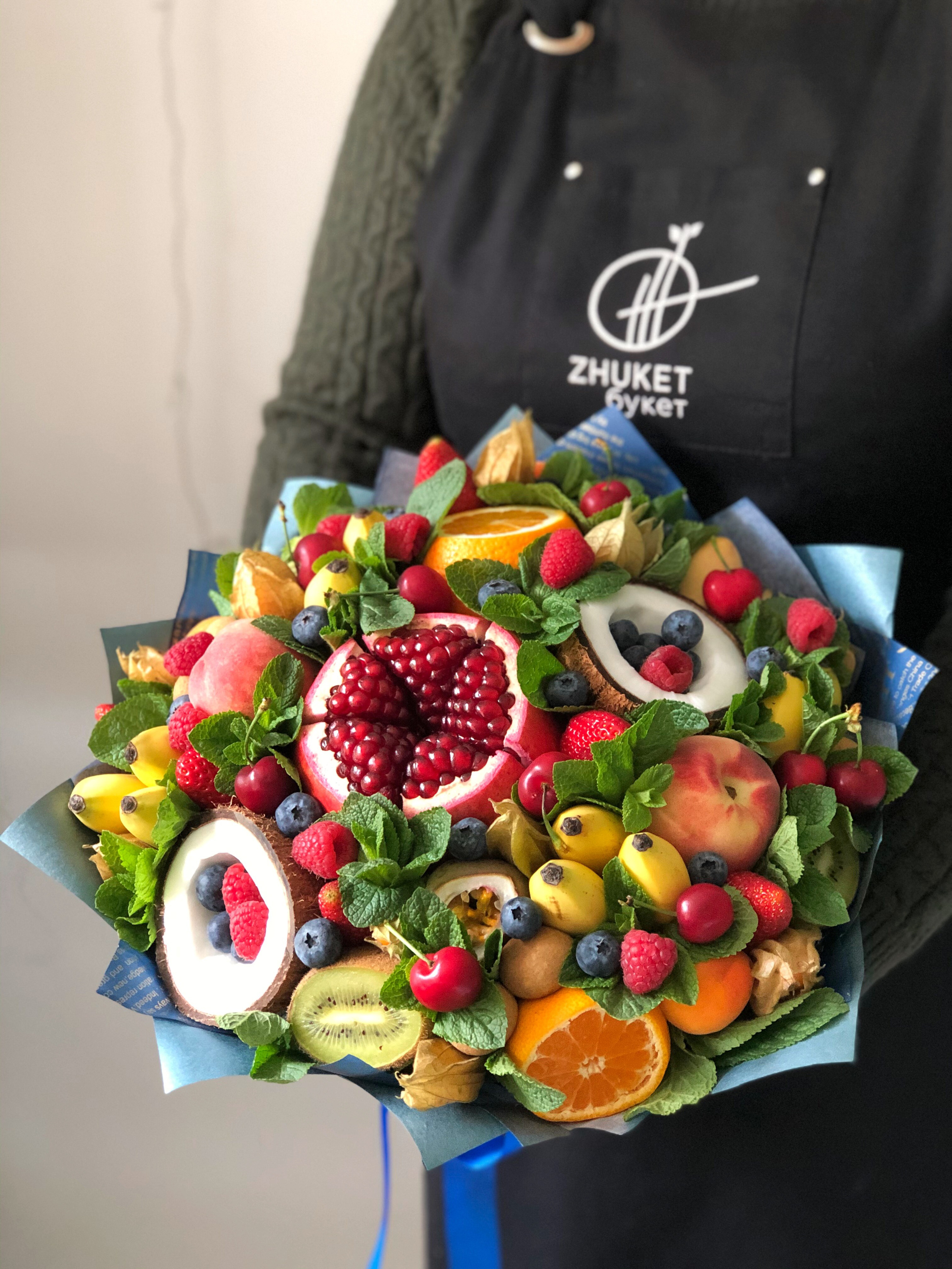 Фруктовые. Выездной кейтеринг, съедобные букеты, торты и сладости на заказ