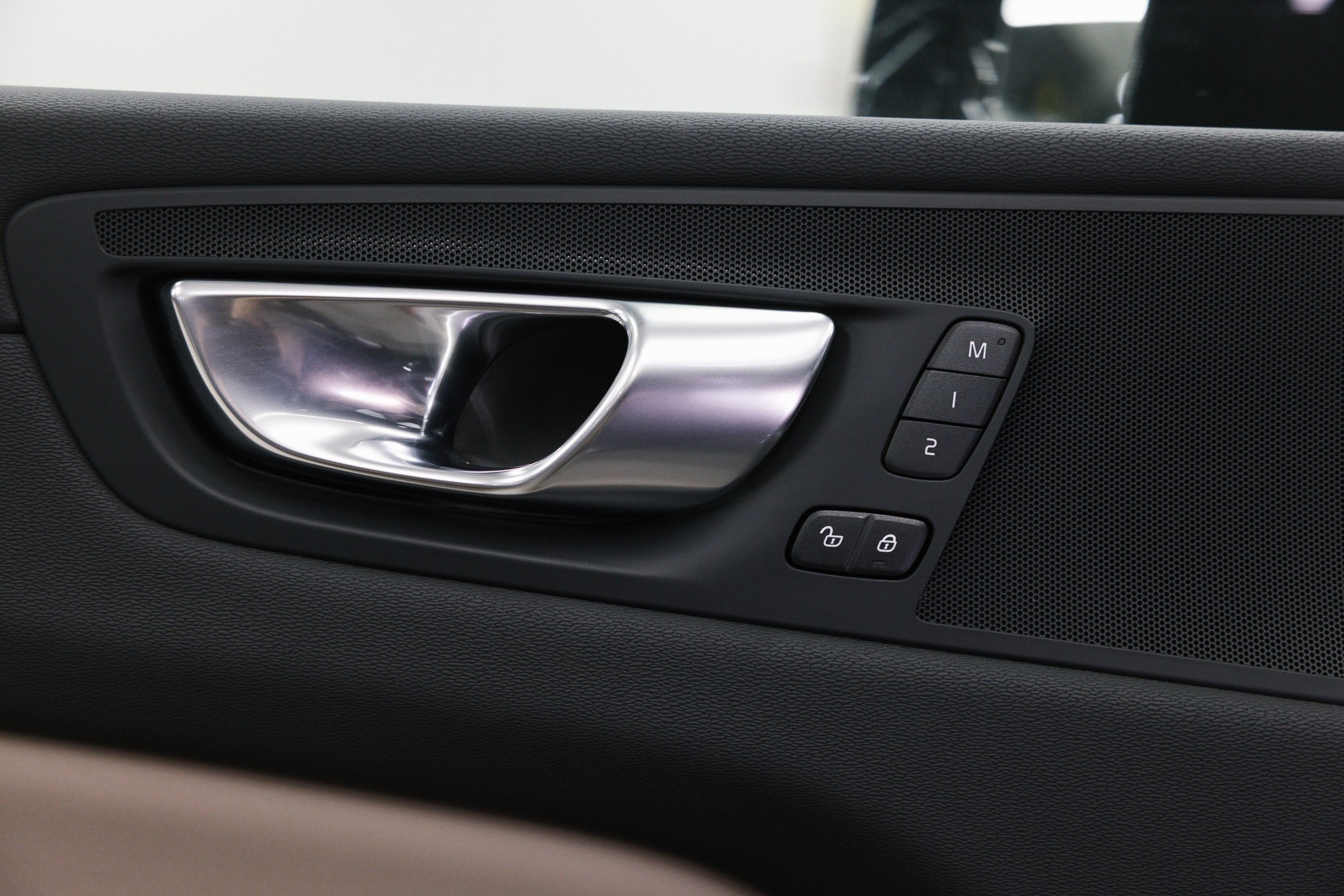 Volvo XC60 2.0 T5 4WD AT (250 л. с.). Автосалон «Х-Авто»