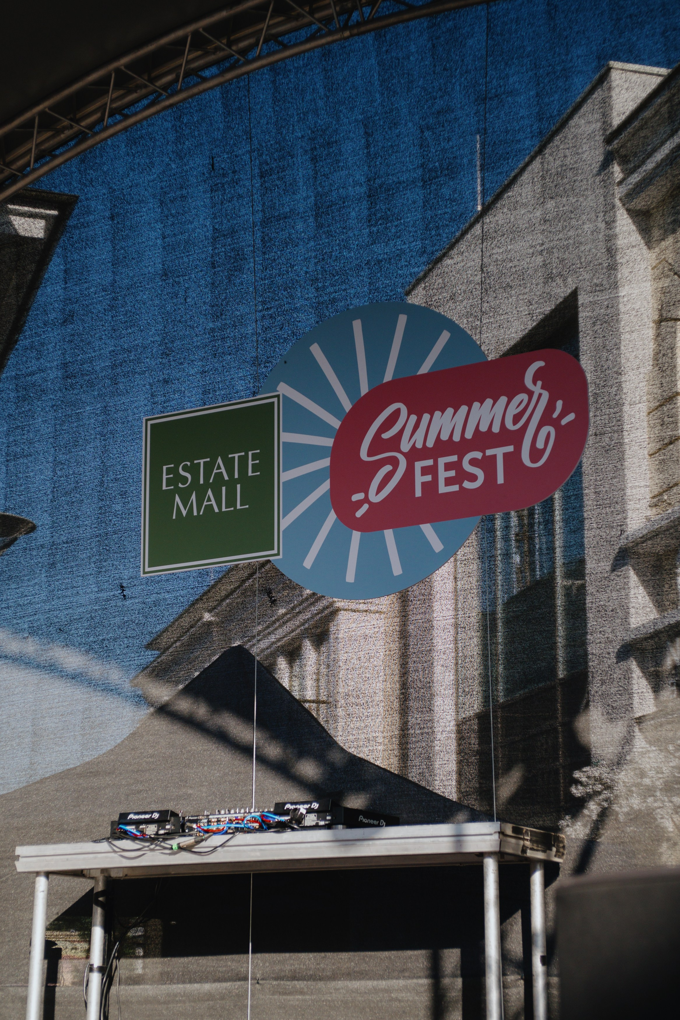 EstateMall SUMMER FEST. Бэкстейдж и репортажный фотограф в Москве Артем Онацко