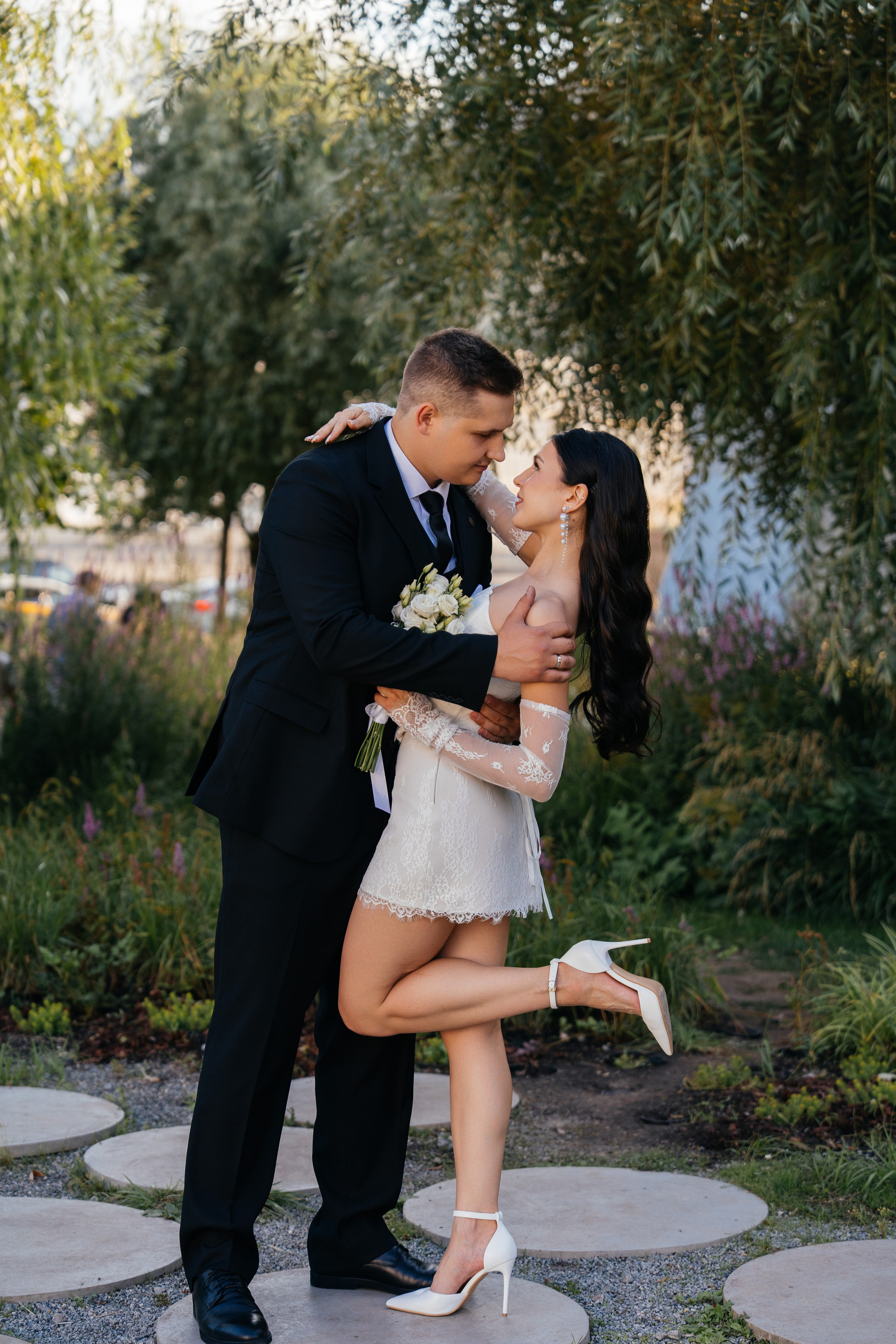 Свадебная фотосессия в Москве у высотки на Котельнической набережной. Свадебный фотограф в Москве Анна Полушина