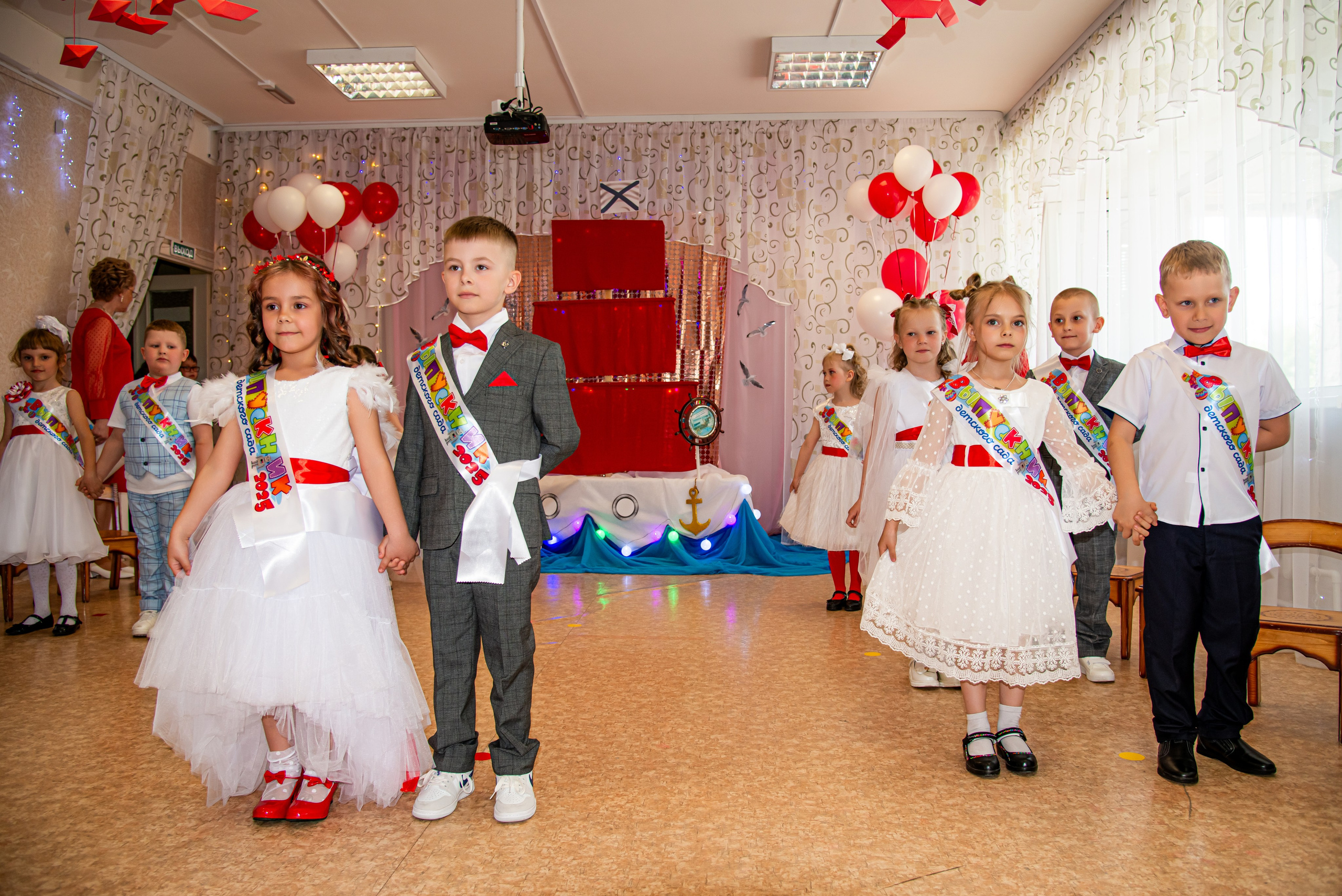 Корпоративные, Юбилейные, выпускные (школа, садик)фотосессии. Фотография — это миг, который фиксирует вечность