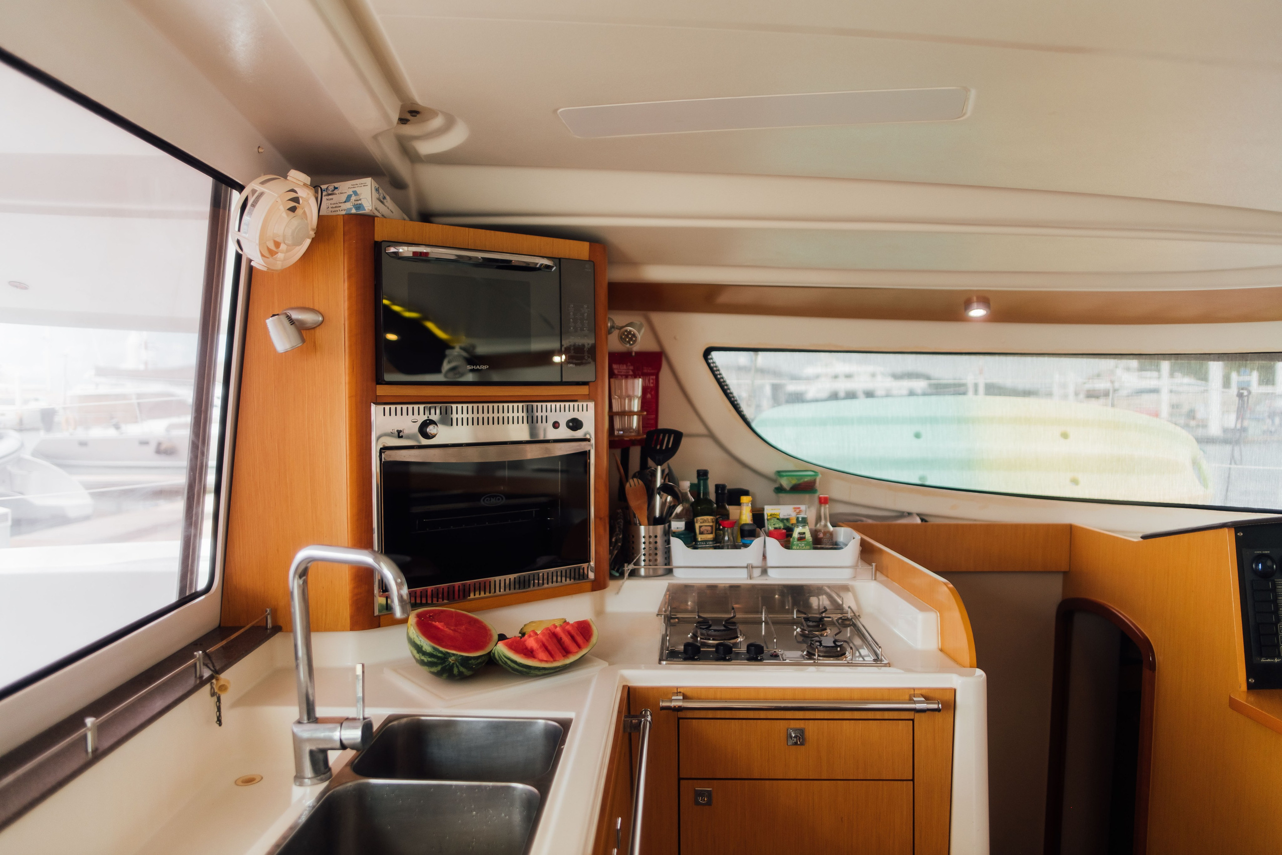 Интерьер Парусной яхты. Фотограф и Видеограф Анапа, Новороссийск, Краснодар. Алина и Женя