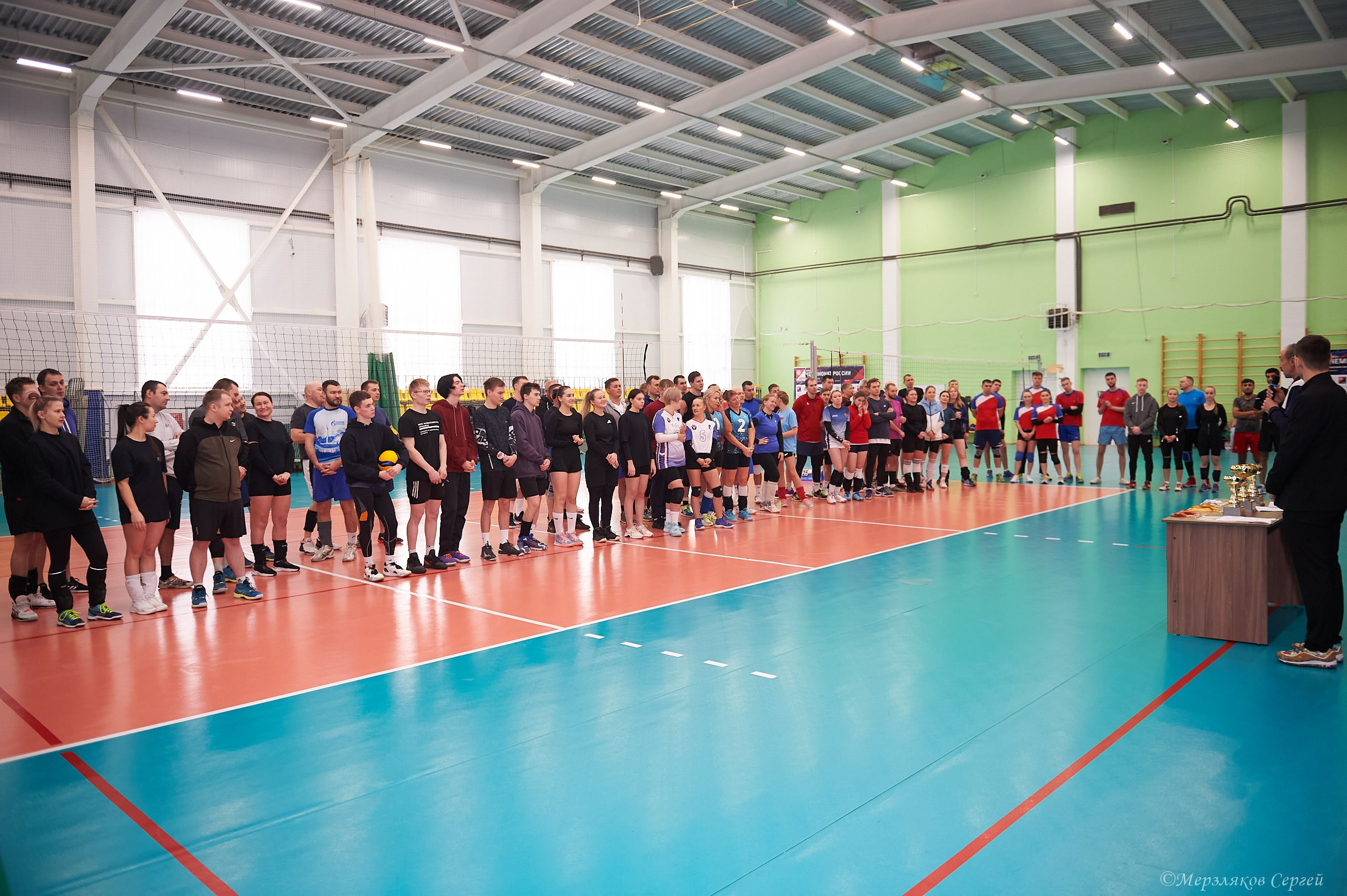 Новогодний волейбольный турнир. Ижевск. 16.12.23. Спортивный репортажный фотограф в Ижевске Сергей Мерзляков
