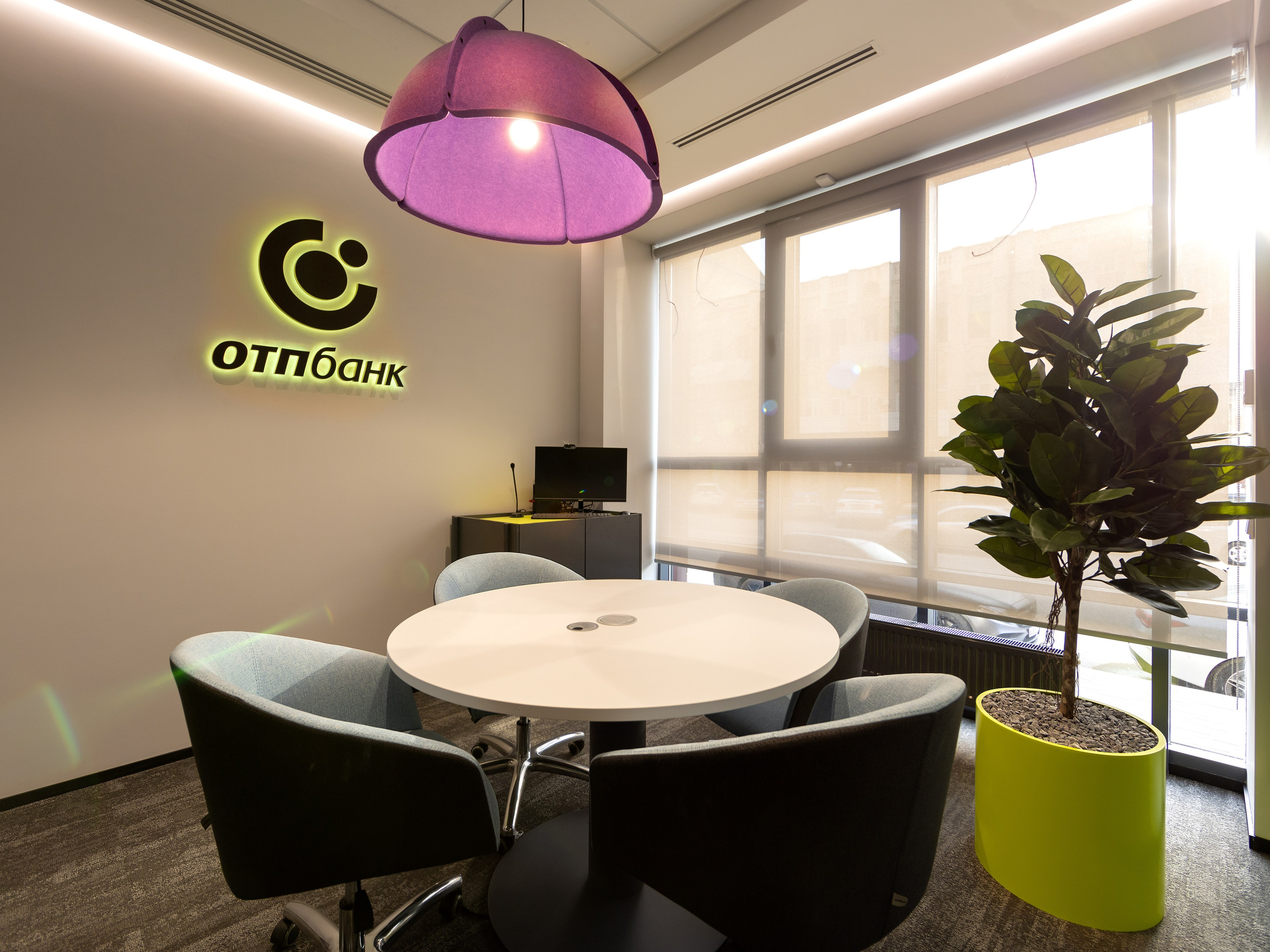 Офис банка ОТП. Фотограф Михаил Белозеров