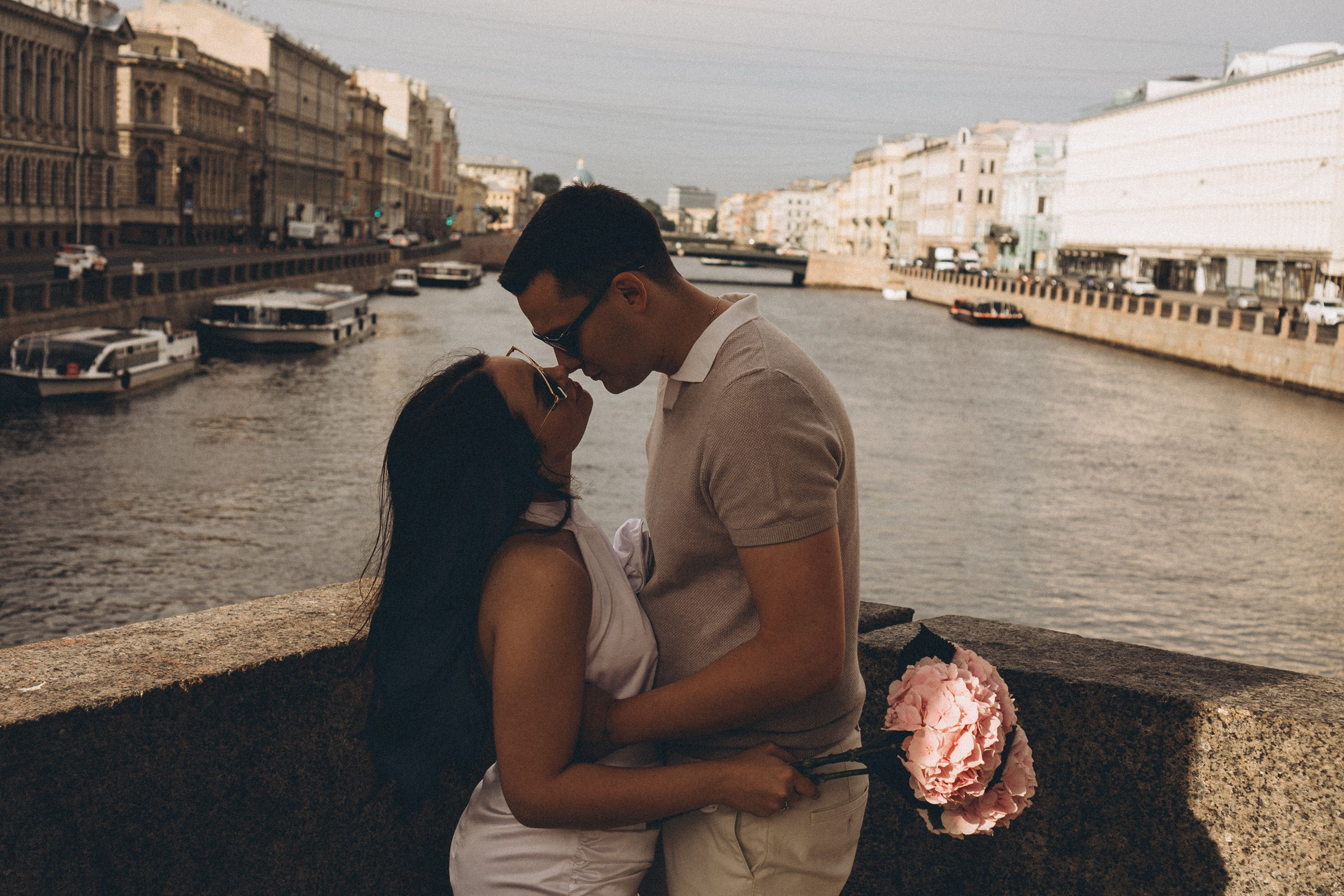 СВАДЕНБНАЯ СЬЕМКА НА КАТЕРЕ ПО КАНАЛАМ САНКТ-ПЕТЕРБУРГА И В АКВАТОРИИ НЕВЫ. Профессиональный фотограф, Санкт-Петербург — Виктория Богомолова