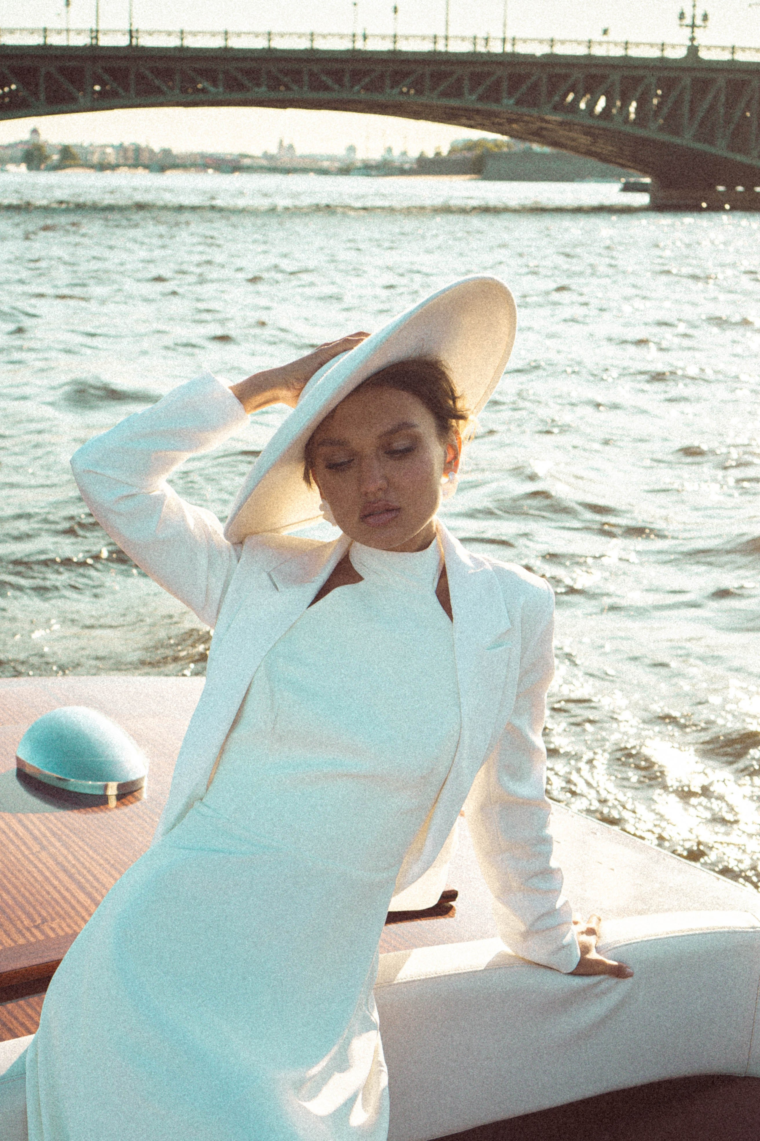 СВАДЕНБНАЯ СЬЕМКА НА КАТЕРЕ ПО КАНАЛАМ САНКТ-ПЕТЕРБУРГА И В АКВАТОРИИ НЕВЫ. Профессиональный фотограф, Санкт-Петербург — Виктория Богомолова