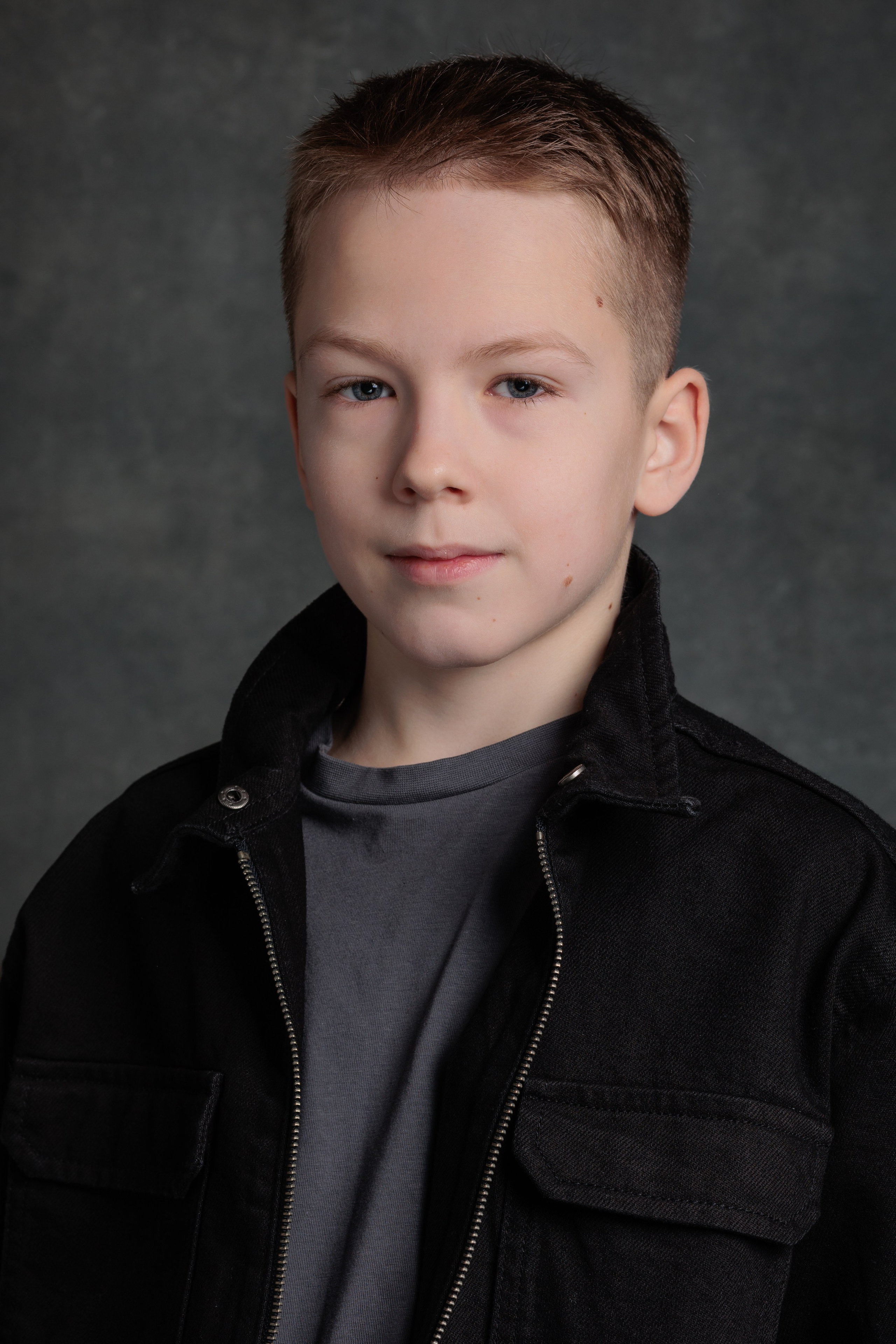 ЛЕВ. Я фотограф из Москвы к Вашим услугам