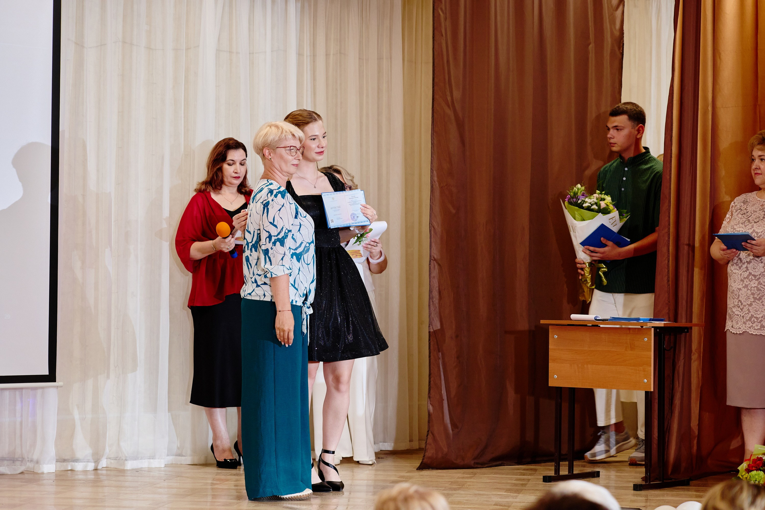 Выпускной 35 Сош. Фотограф Выпускные альбомы Таганрог Сергей Коробченко