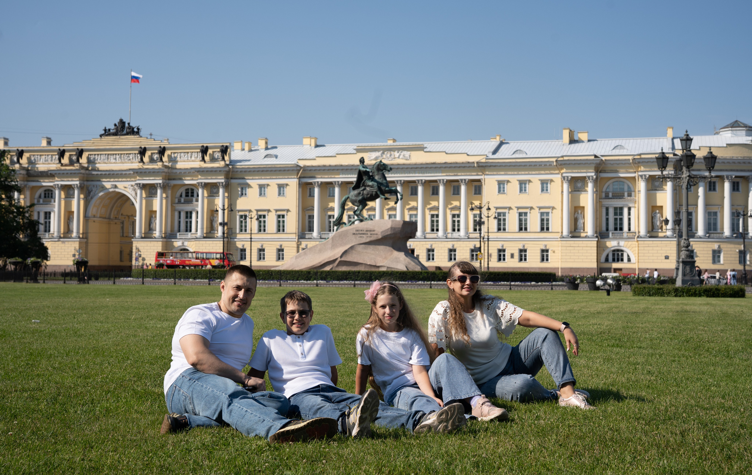 Фотопрогулка для семьи по достопримечательностям Питера. Студийный и портретный фотограф в САНКТ-ПЕТЕРБУРГЕИрина Махаон