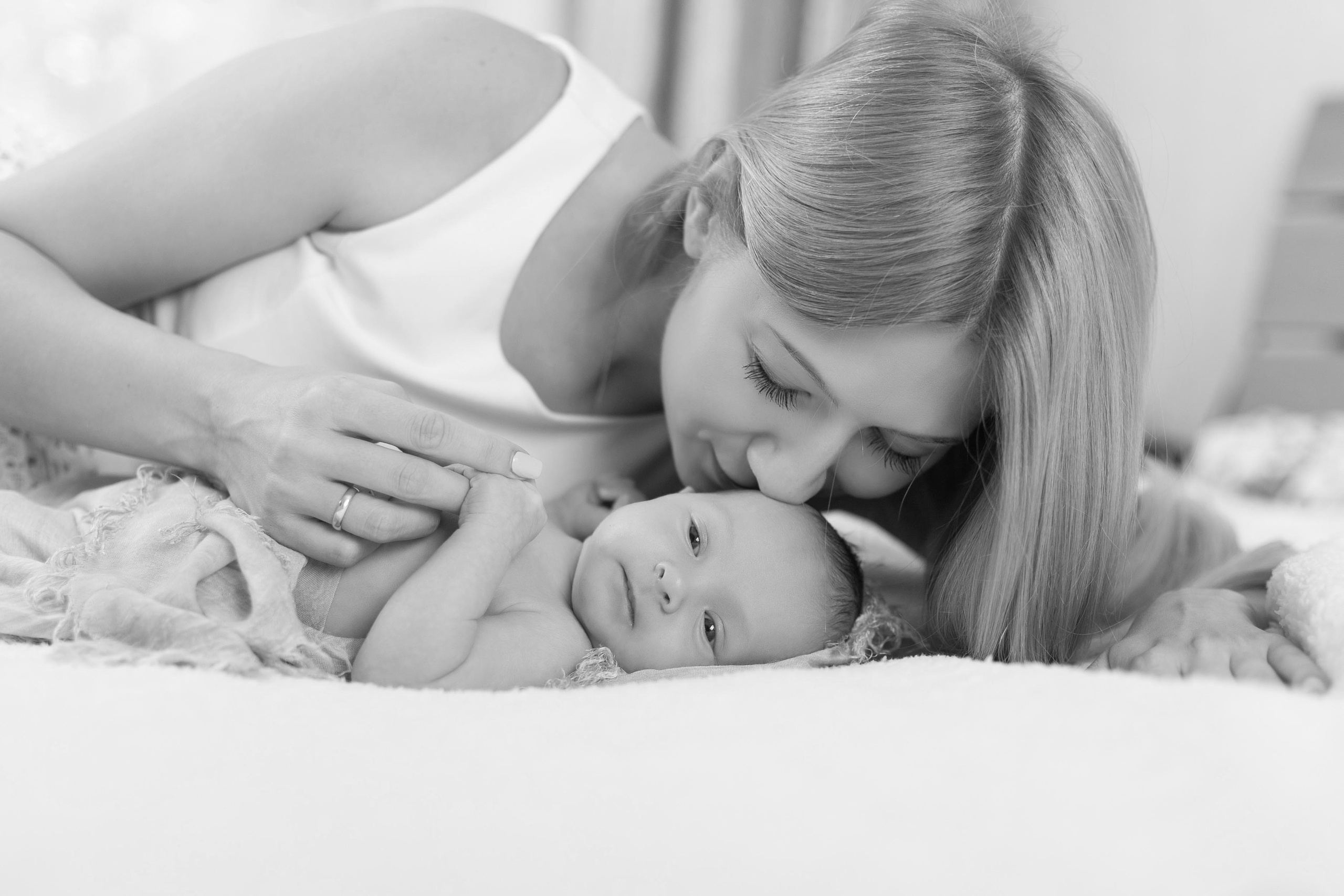 Newborn Алматы, фотосессия новорожденных и младенцев с родителями. Фотостудия Алматы. Семейная и детская фотостудия Family studio.Фотограф Алматы