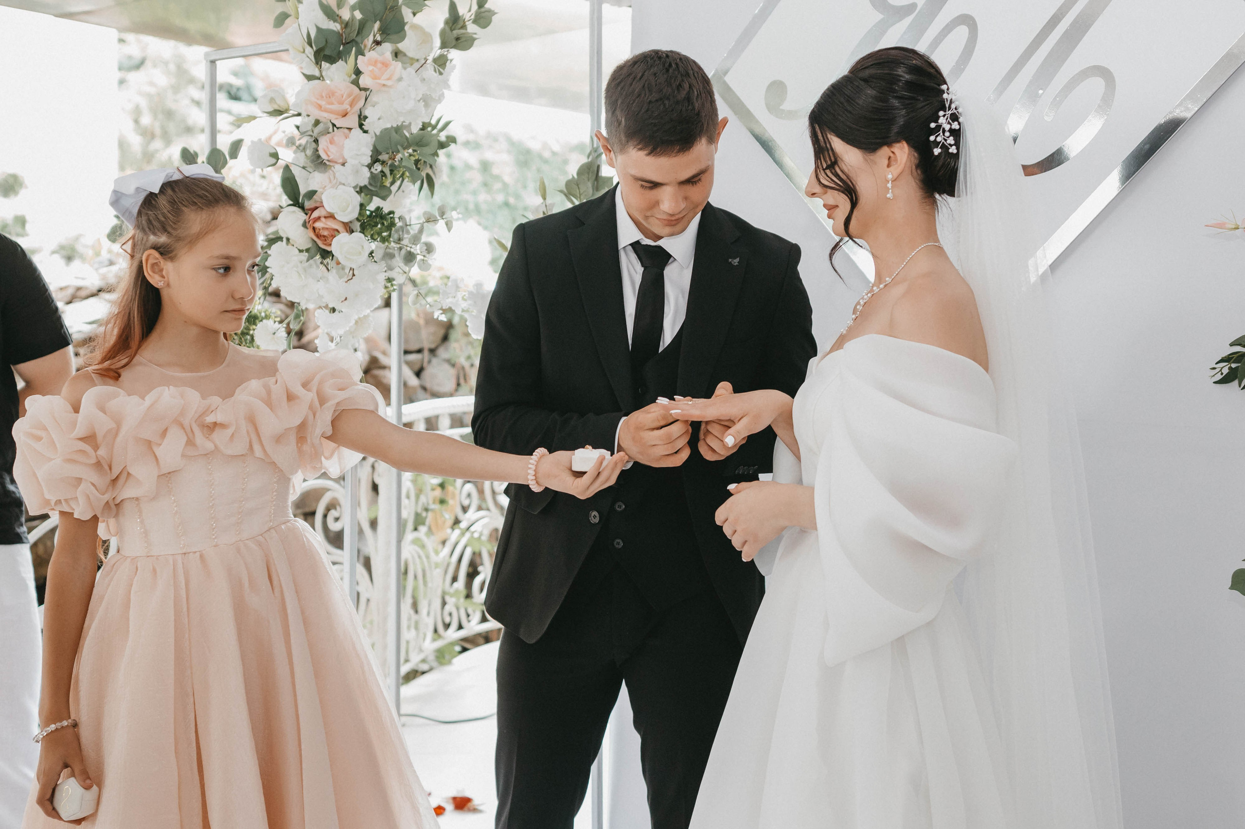 Свадебная прогулка. Свадебный и семейный фотограф Луганск, Ростов, Краснодар Роман Мацнев