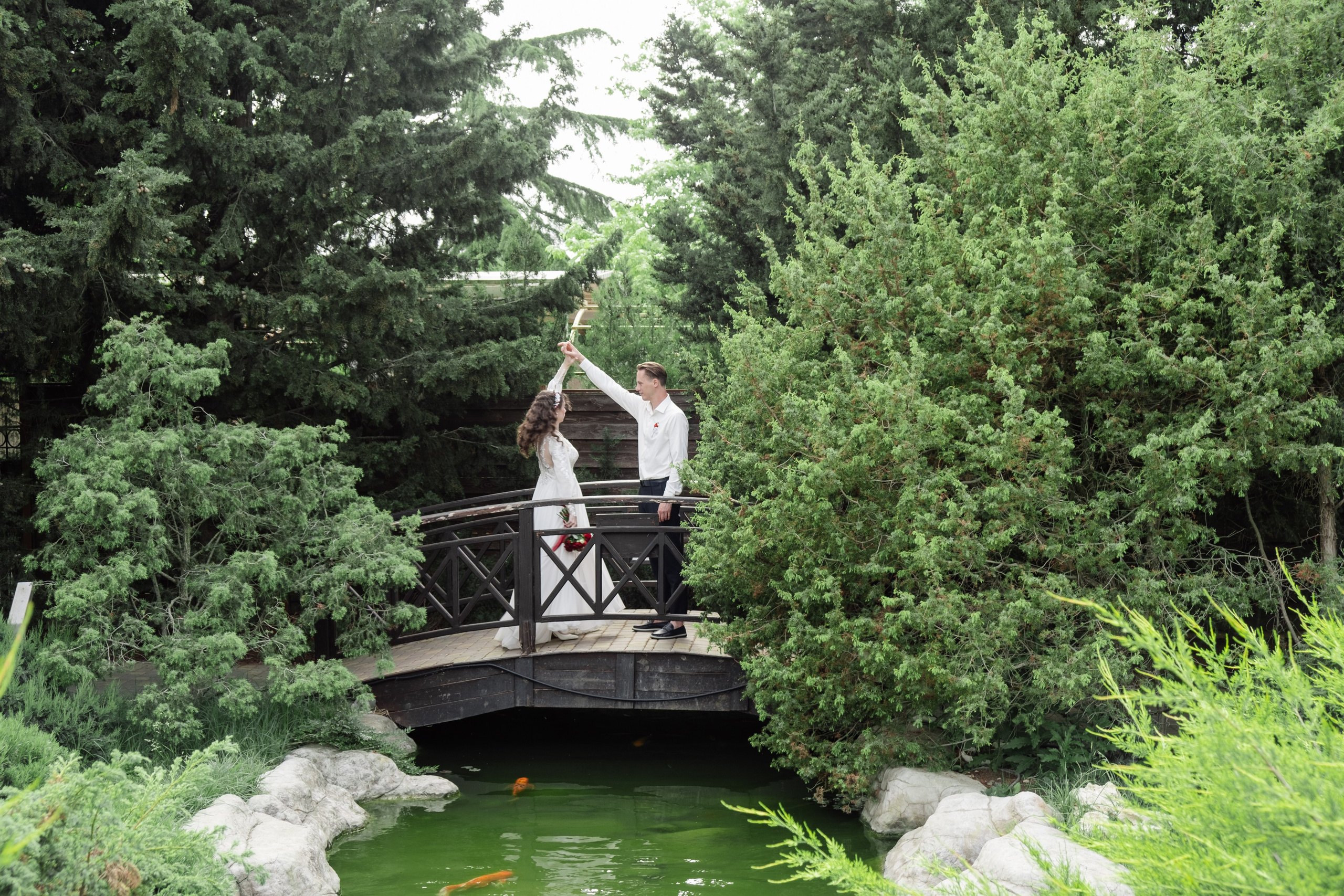 О+Д (ЗАГС, прогулка Центр и Парк Победы, банкет). Профессиональная фотосъемка в Крыму. Натуральные эмоции и живые кадры. Забронируйте дату прямо сейчас!