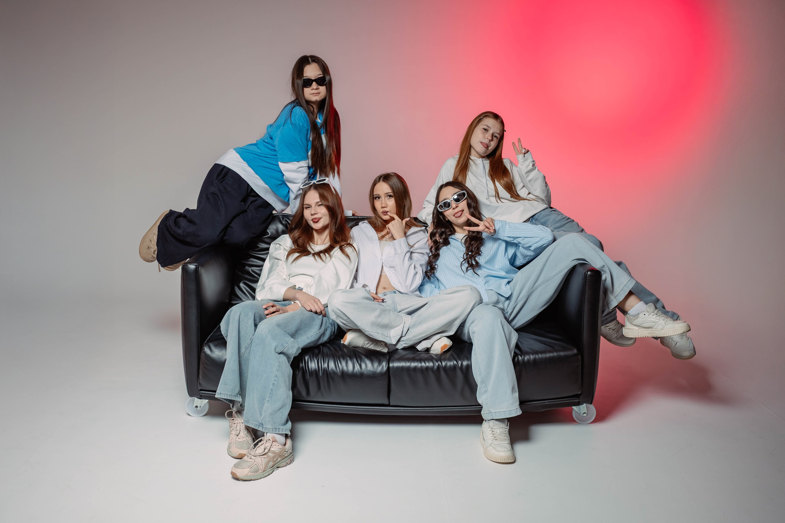 Позирование группы. Выпускные альбомы для детского сада и школы