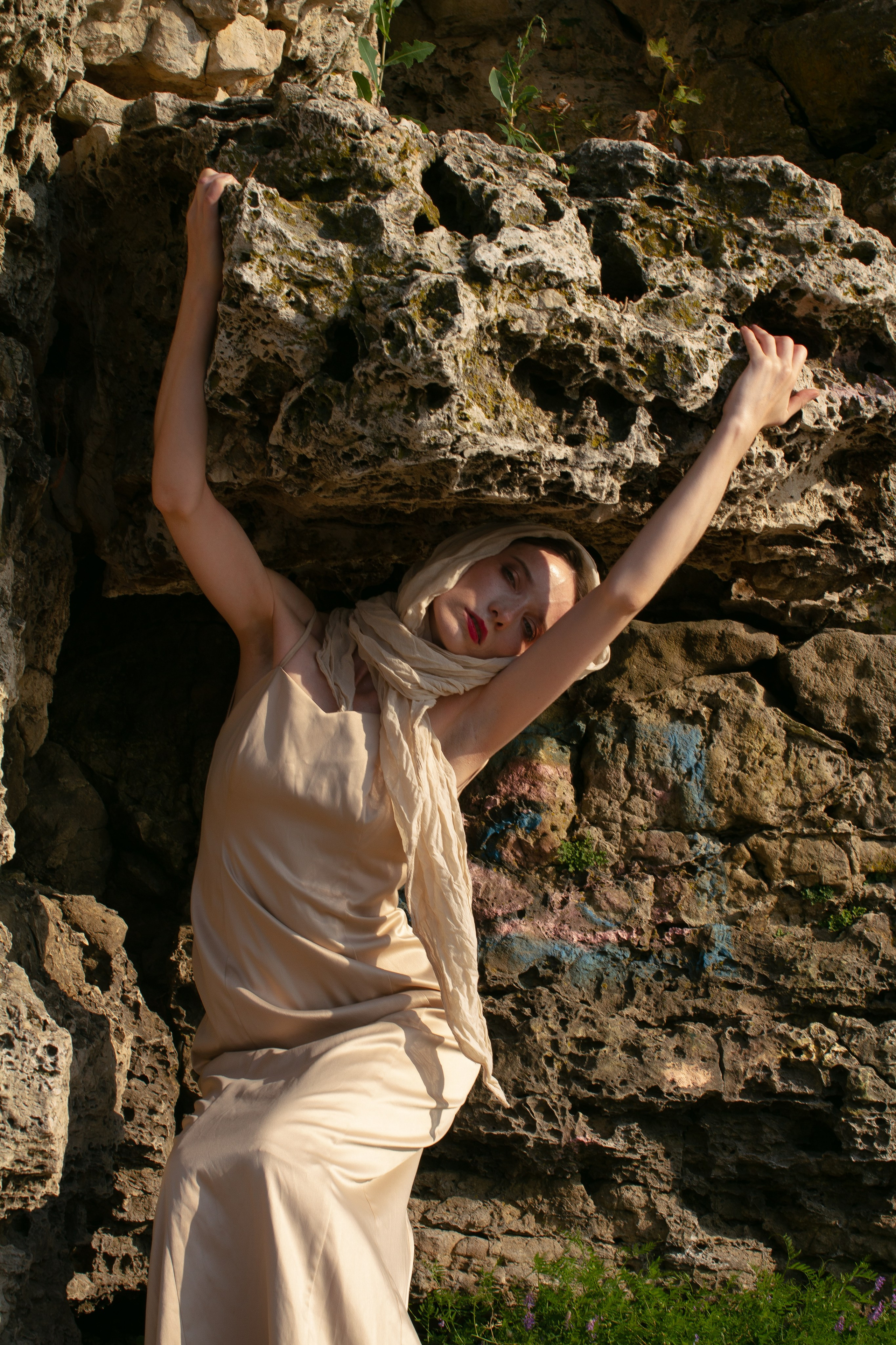 Тина и камни