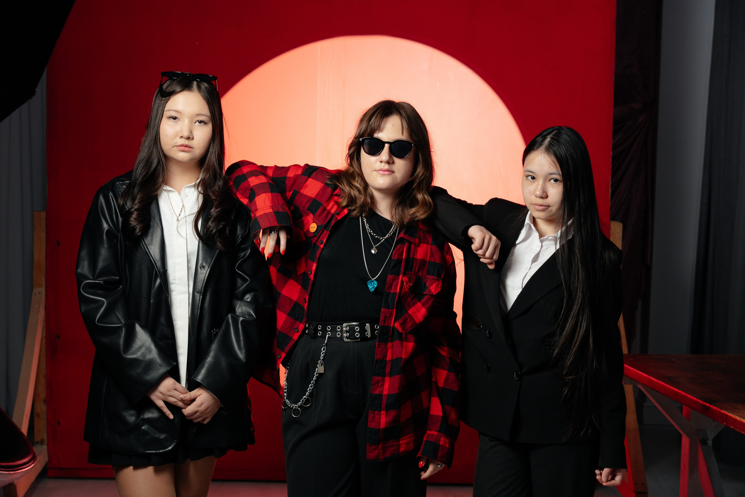 По двое. Выпускные альбомы в Нур-Султане (Астана) и по всему Казахстану