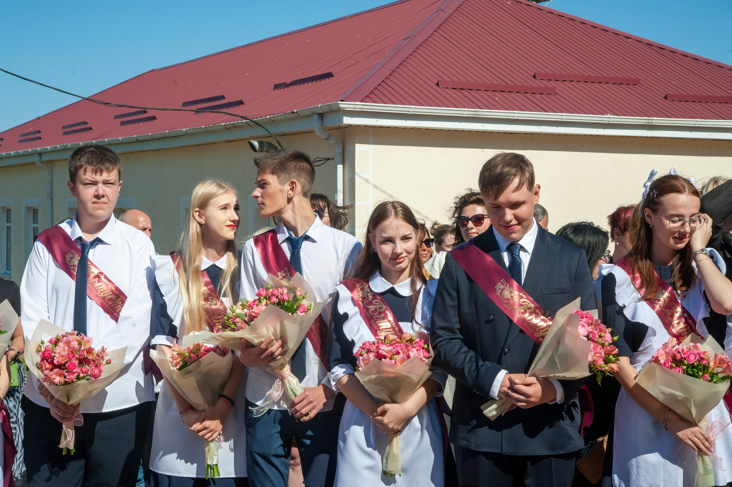 Последний Звонок МАОУ СОШ № 17 им. Эдуарда Есаяна — Архипо-Осиповка. Свадебный и семейный фотограф Денис Лукьянов в Краснодаре, Краснодарском крае и Республике Крым