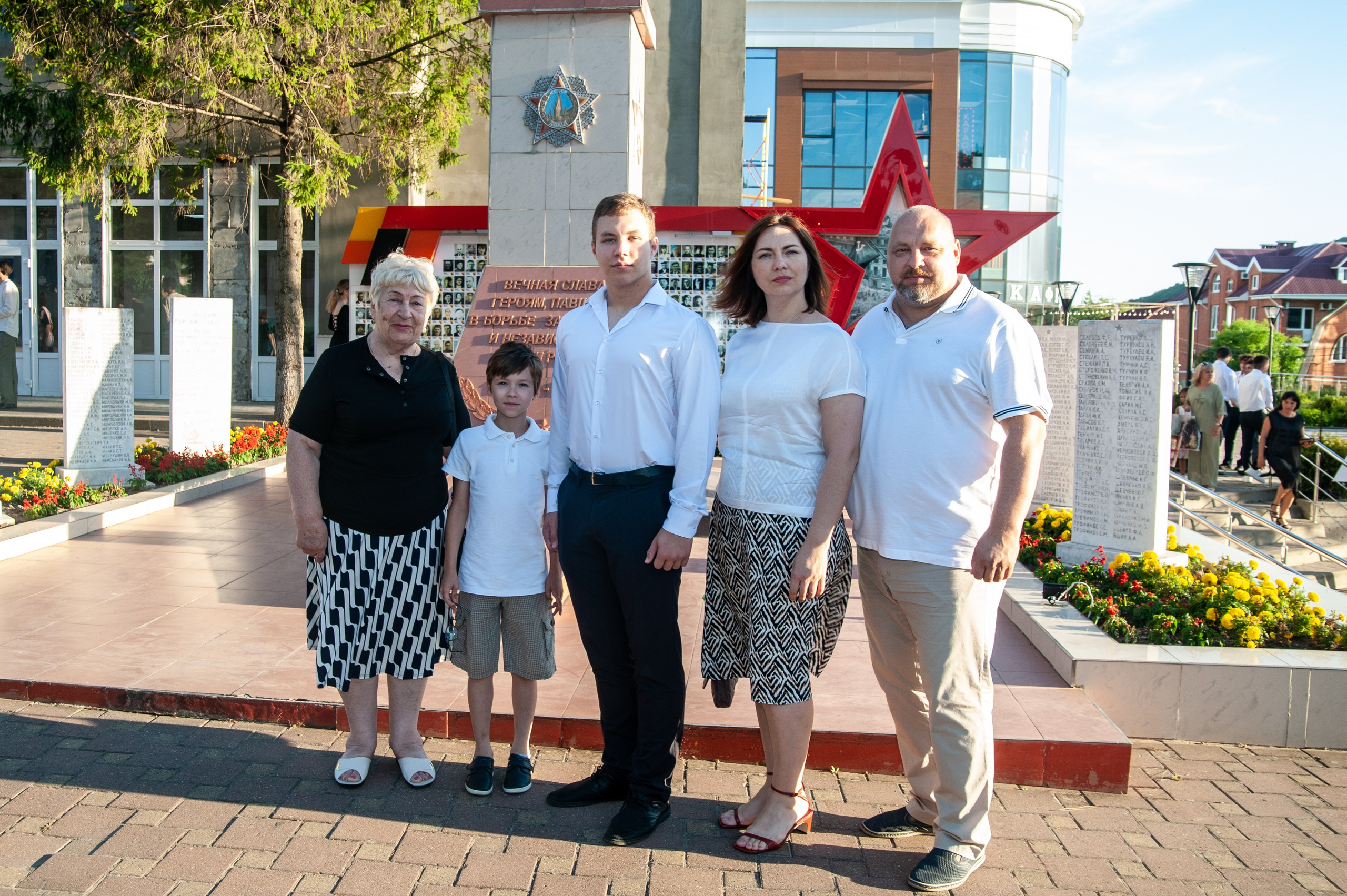 Выпускной МАОУ СОШ № 17 им. Эдуарда Есаяна. Свадебный и семейный фотограф Денис Лукьянов в Краснодаре, Краснодарском крае и Республике Крым