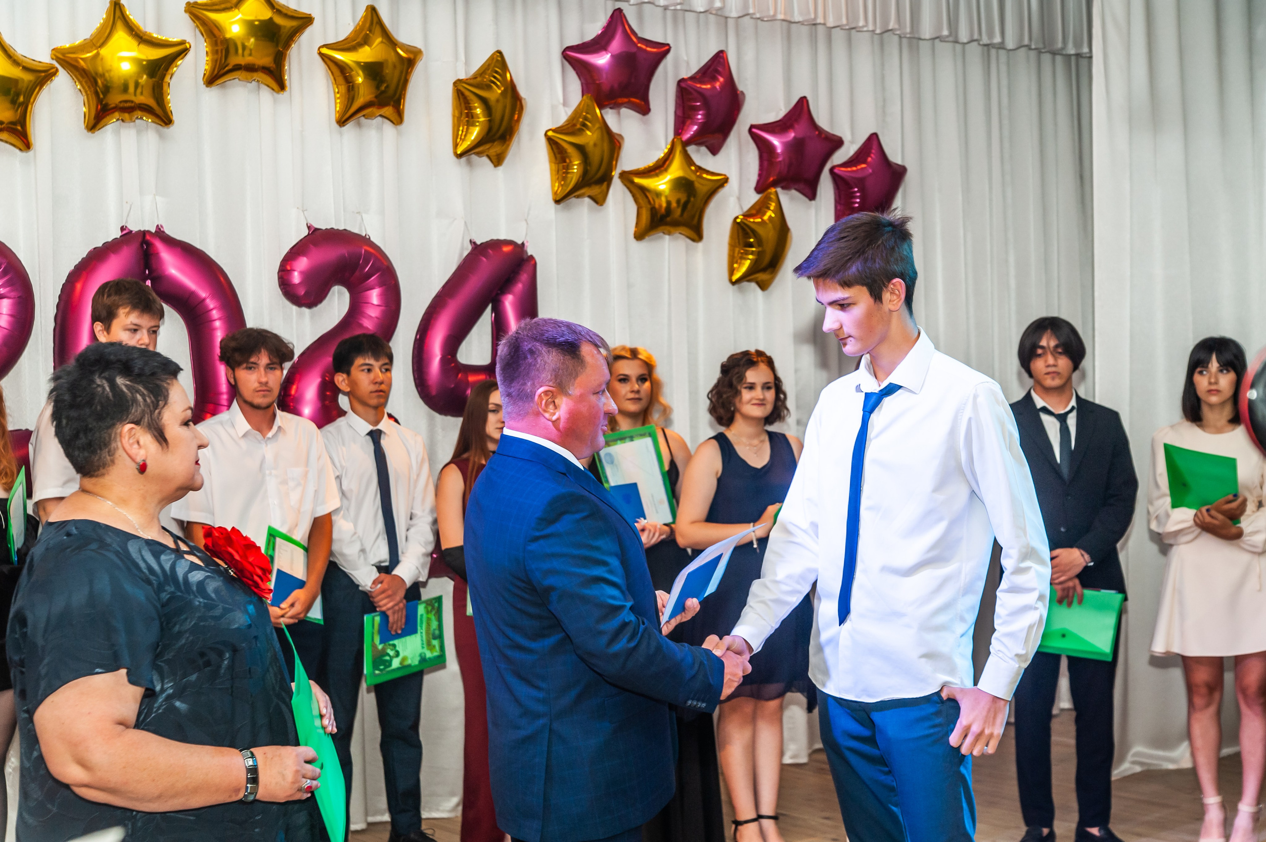 Выпускной МАОУ СОШ № 17 им. Эдуарда Есаяна. Свадебный и семейный фотограф Денис Лукьянов в Краснодаре, Краснодарском крае и Республике Крым