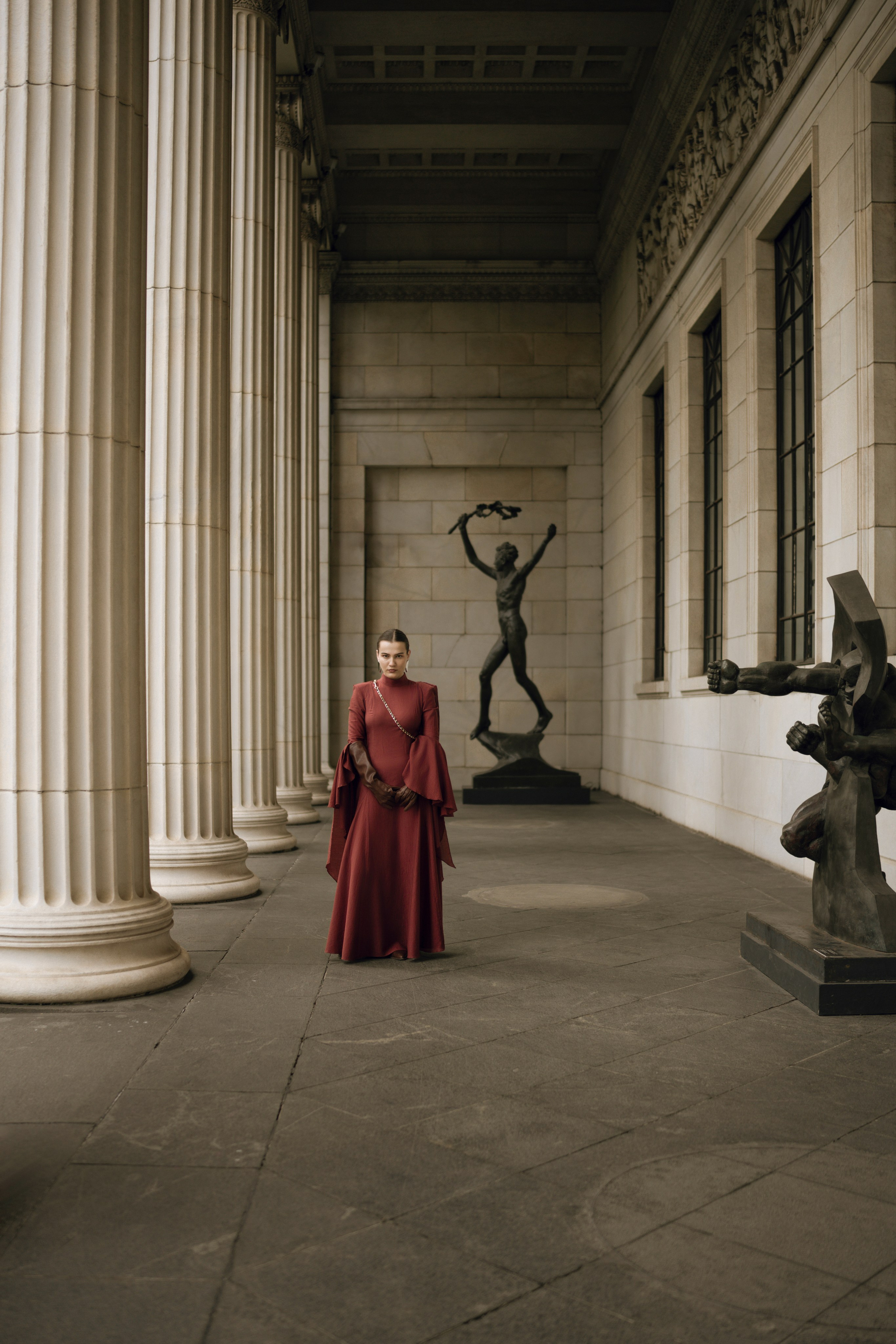 Портрет стилиста. Работа с стилистом. Авторская флористика. Фотограф для женщин. Трендовая фотосессия на природе и в городе. Фотосессия в Пушкинском музее. Художественная фотосессия  в музее.