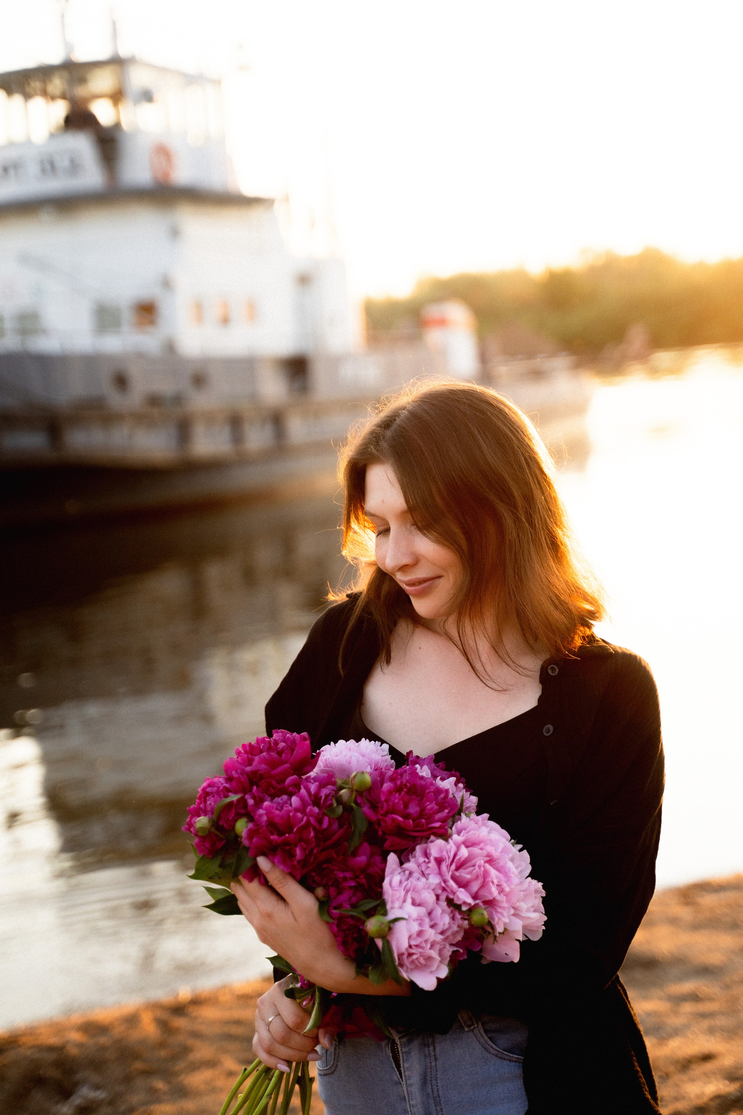 Девушки на берегу