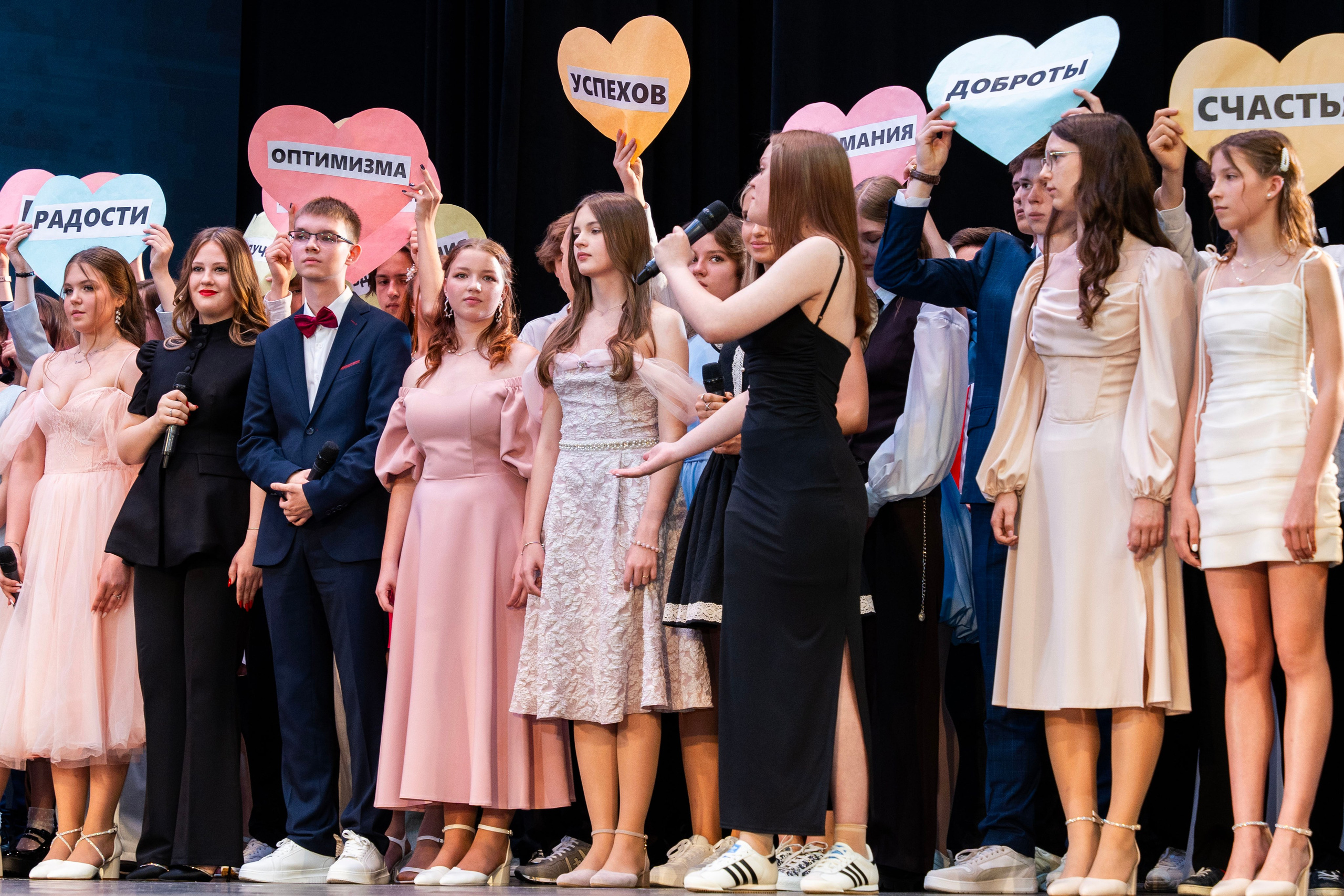 Выдача аттестатов 9 классы. Фотограф Юлия Попова