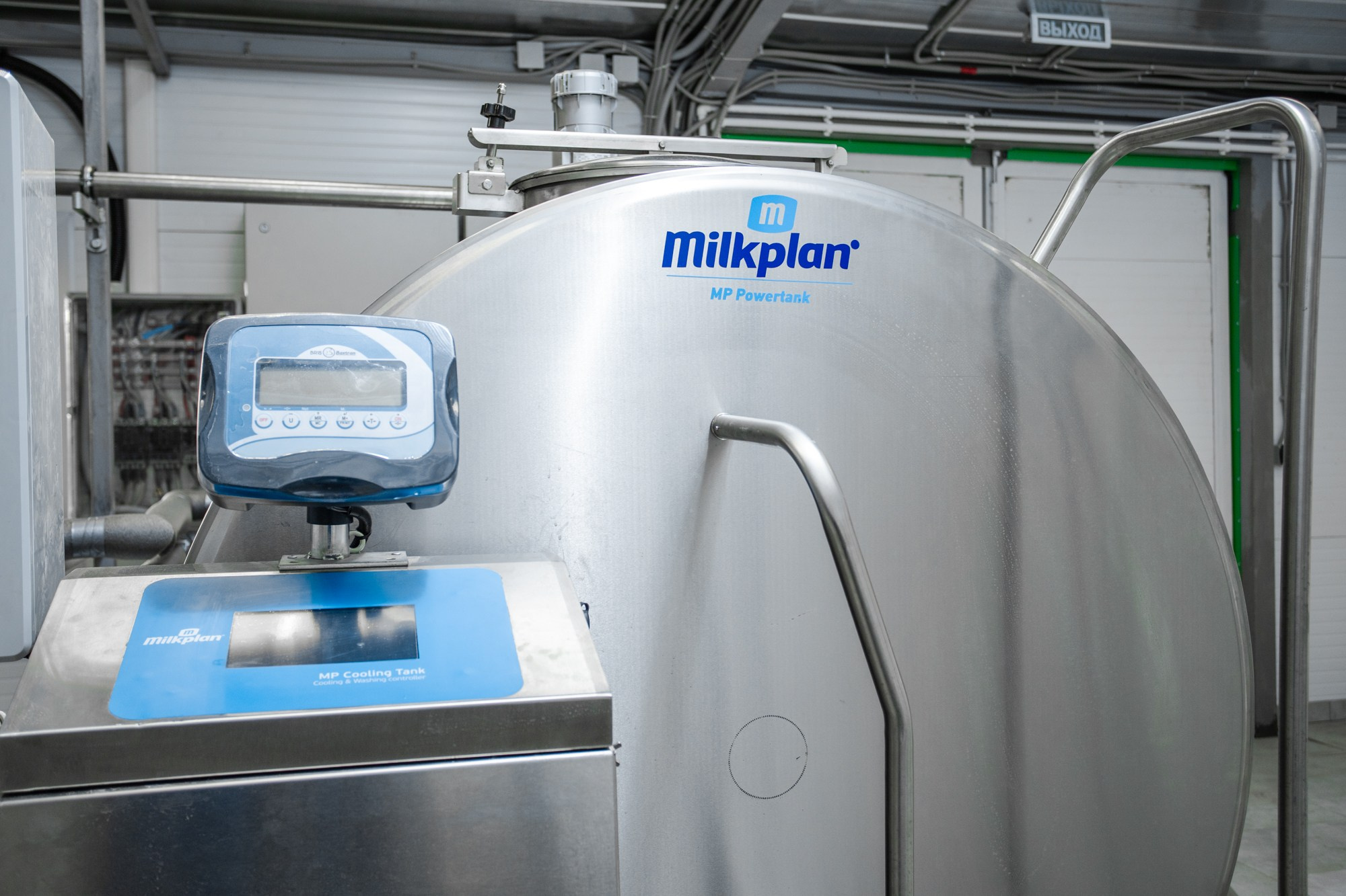 Оборудование хранения молока. Репортажный, промышленный и маркетплейс-фотограф Дмитрий Чернат