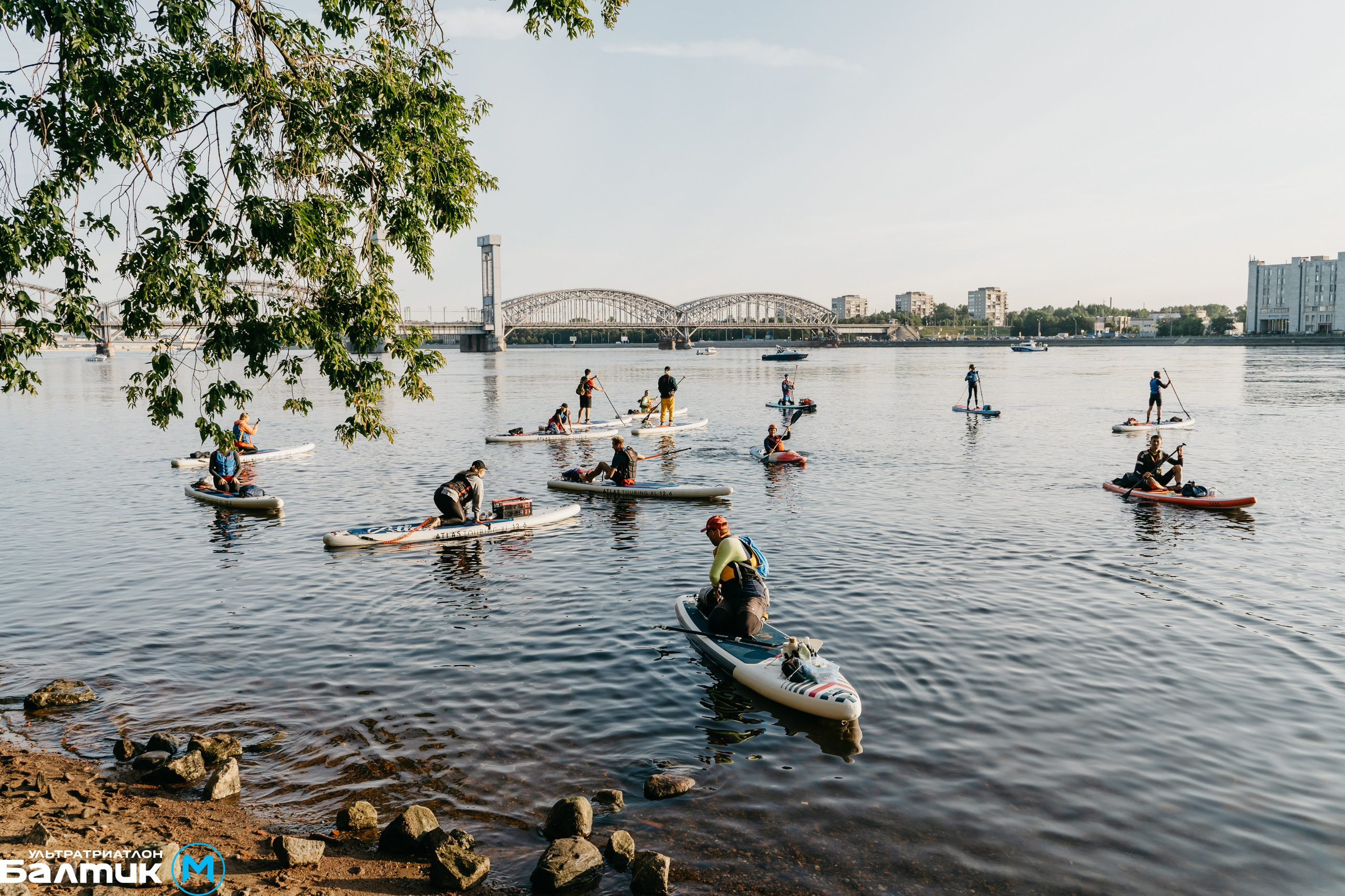 Саперы загрузили нашу еду и уже ждут недалеко от старта