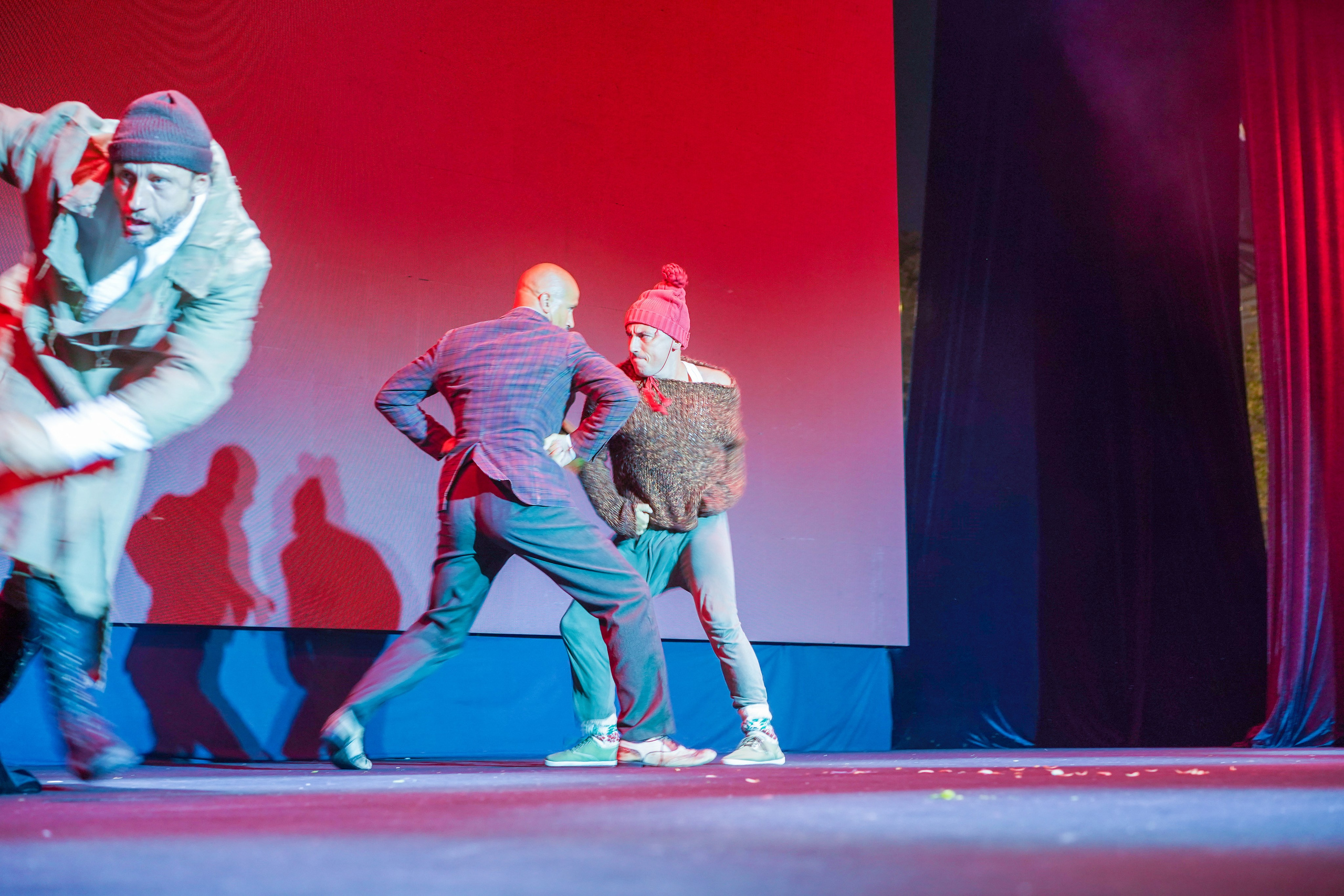 Спектакль «Всюду жизнь», Егор Дружинин. ZAGLADIN Bureau