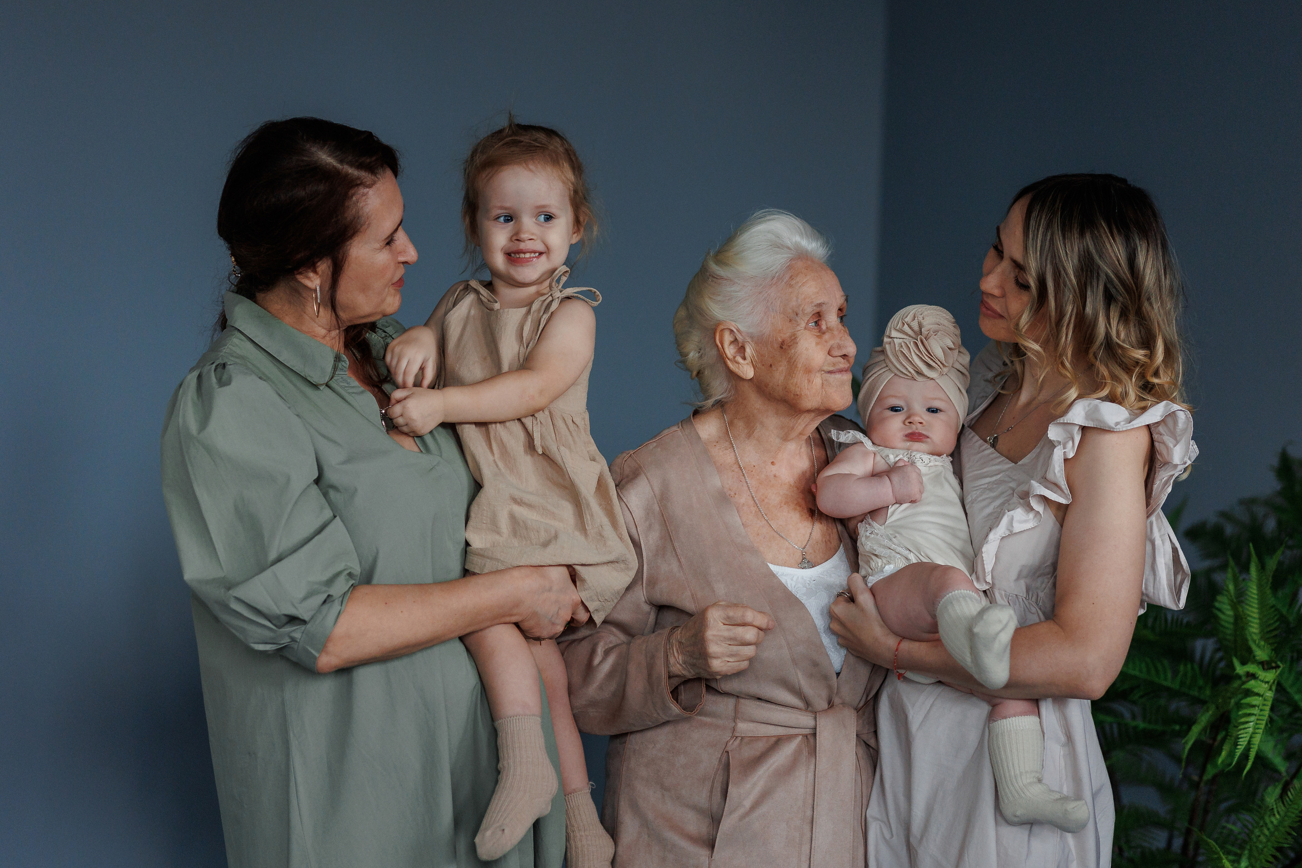 4 поколения. Семейный фотограф в Саратове Юлия Охотникова