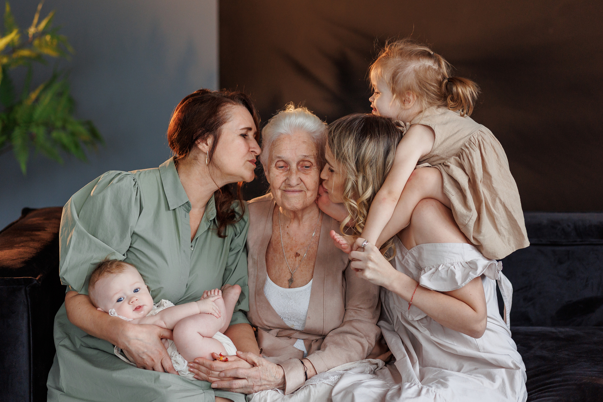 4 поколения. Семейный фотограф в Саратове Юлия Охотникова