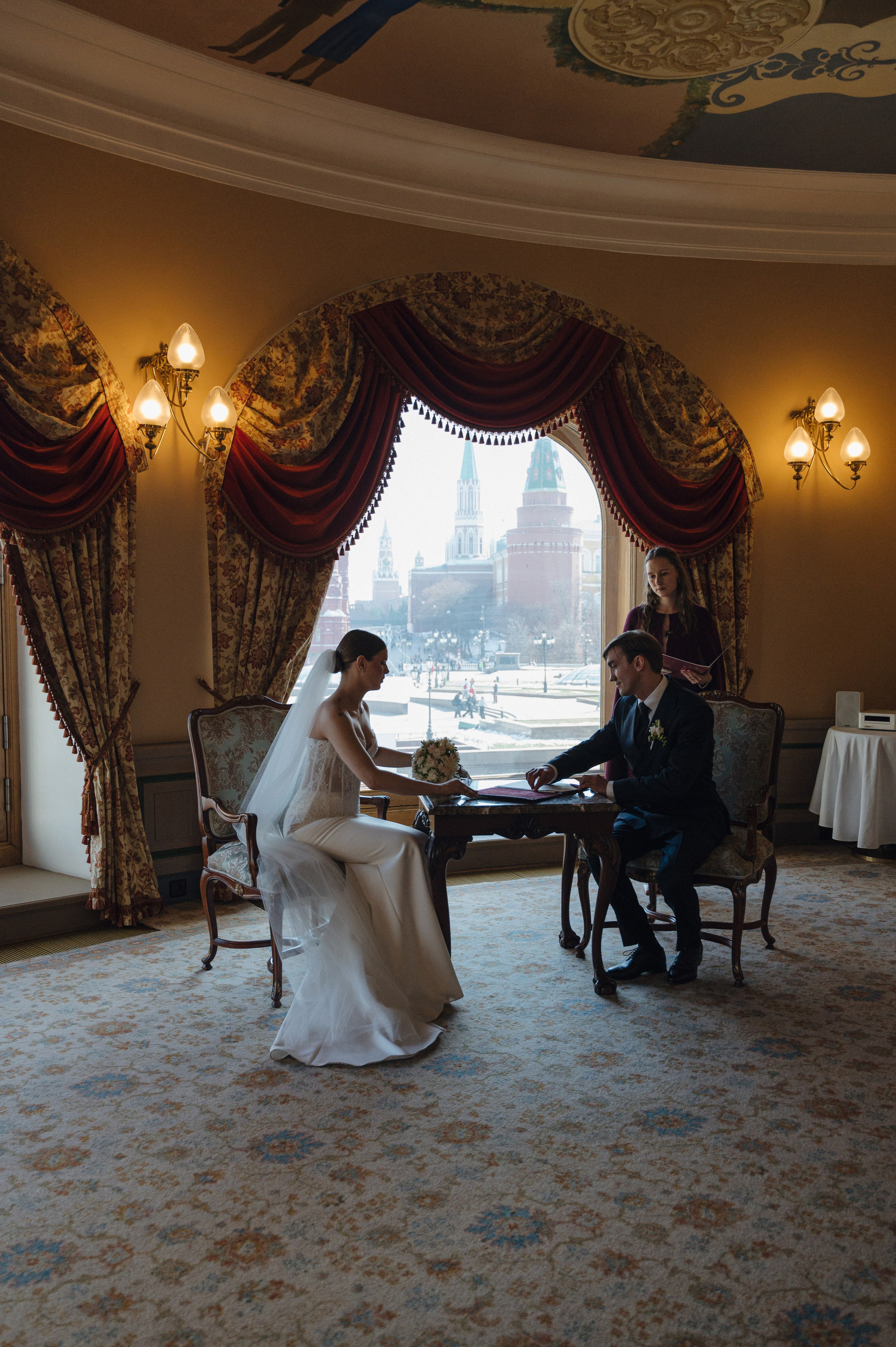 Дмитрий и Луиза. Гостиница Националь и ресторан Белуга. Свадебный фотограф Москва и Санкт-Петербург. Анастасия Чудина