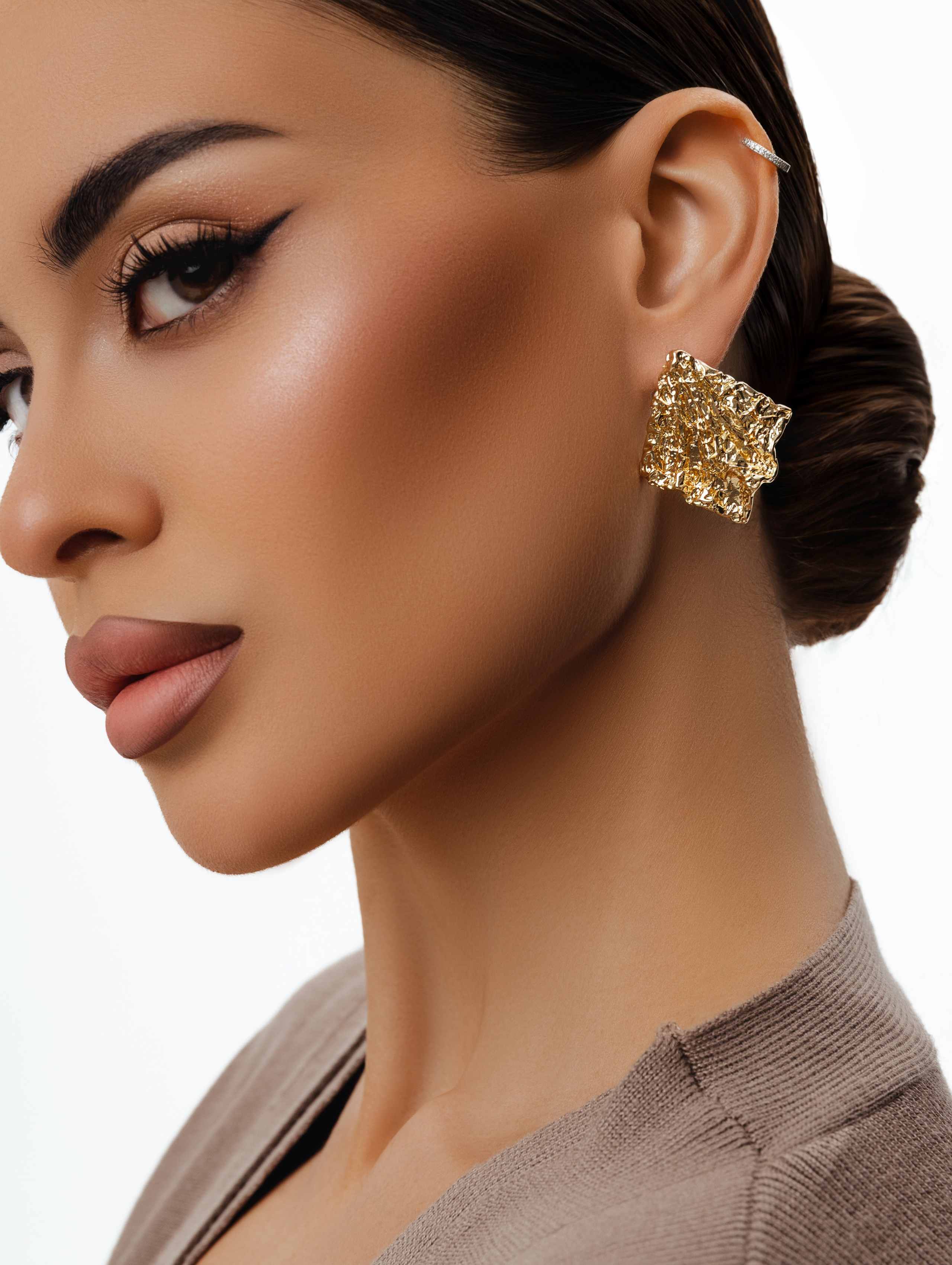 MOON SECRET JEWERLY. Фотограф для маркетплейсов в Москве Озерова Кристина