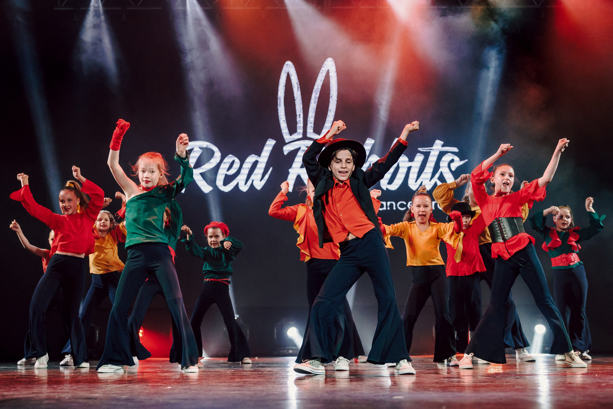 Отчётный концерт танцевальной школы «Red Rabbits» 2025. Лёшка Варзегов — фотограф