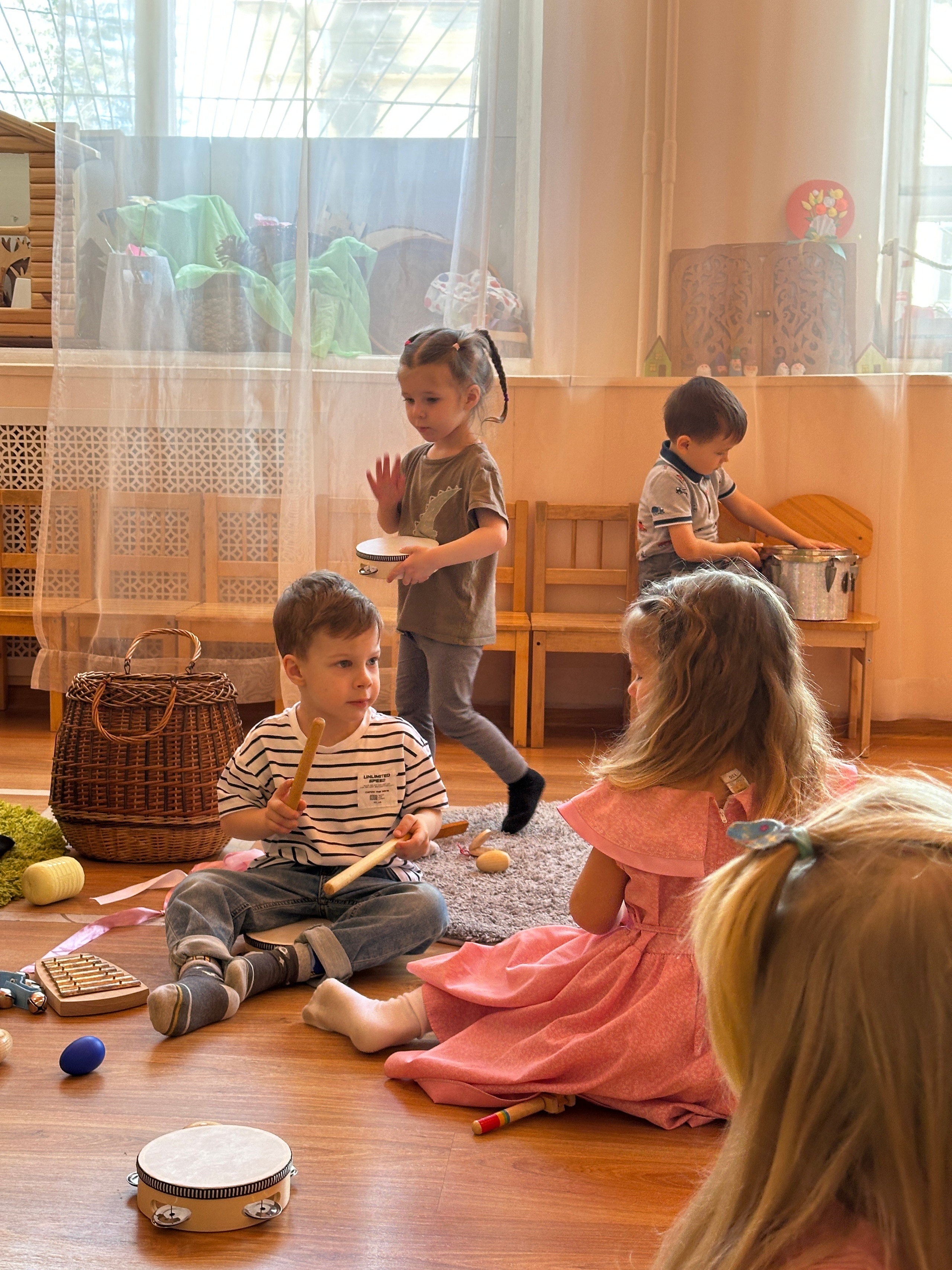 Дети. Смотри, красота!