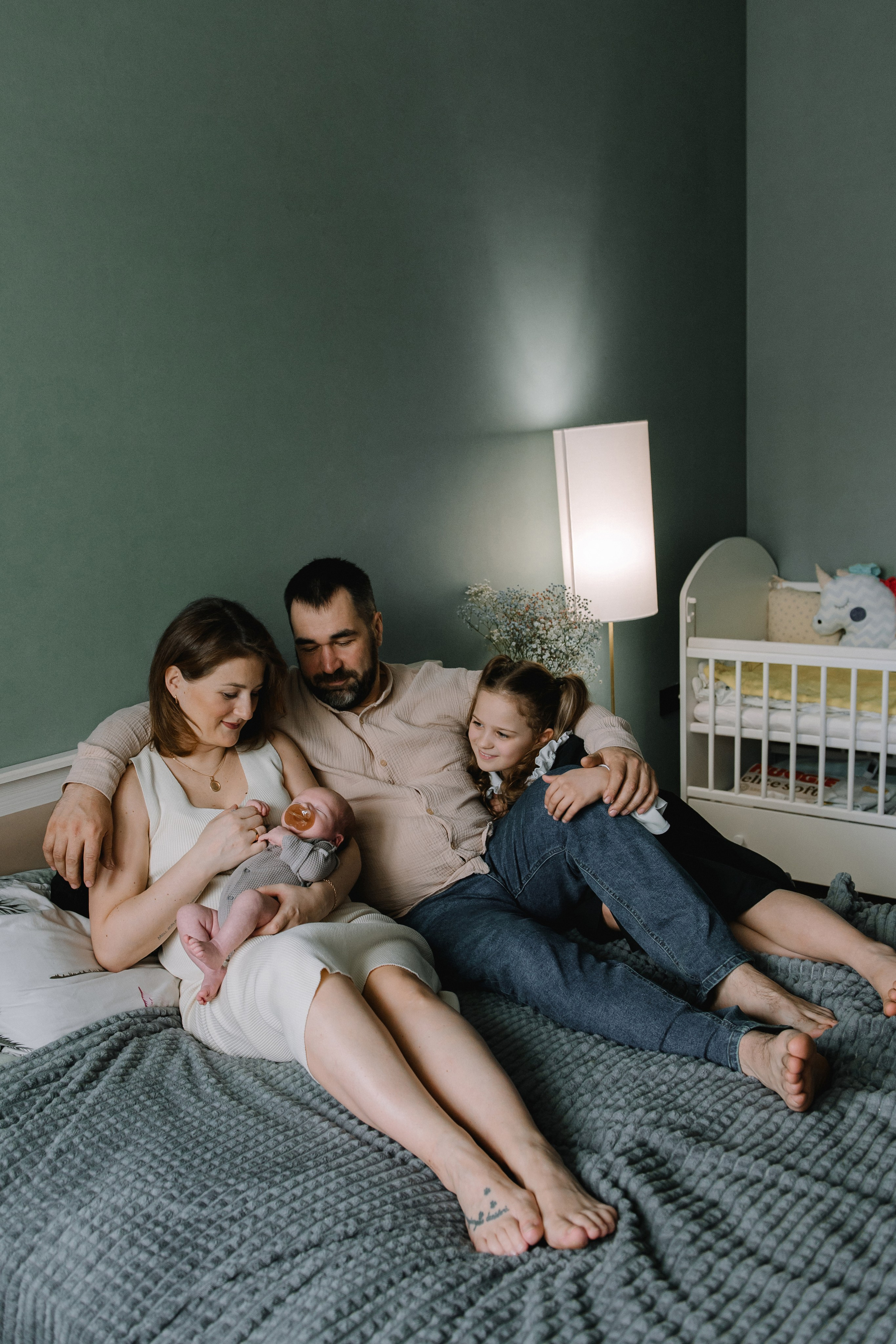 Семейная домашняя фотосессия с новорожденным. Семейный и свадебный фотограф в Москве Татьяна Николаева