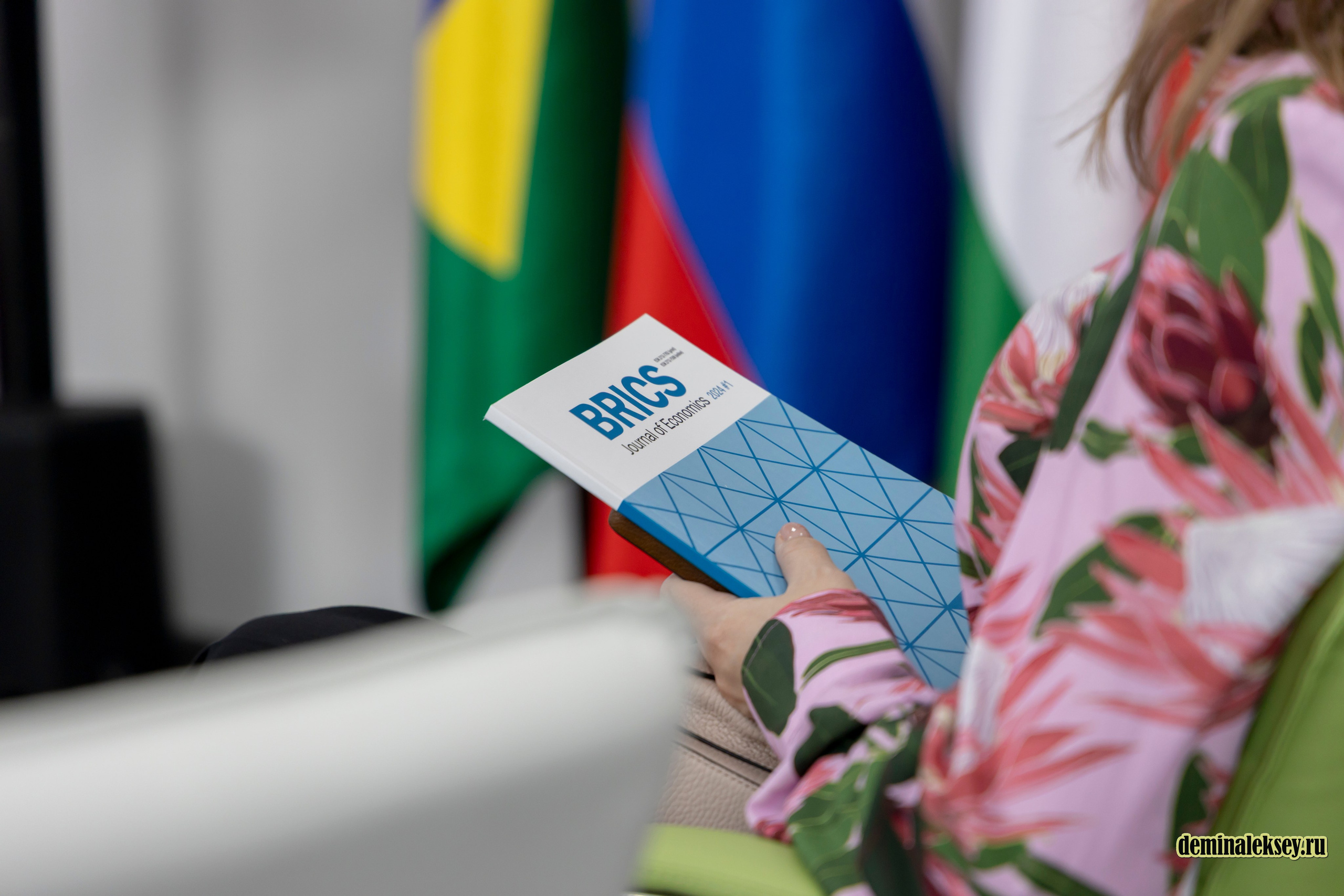 Экспертный круглый стол «День БРИКС» в «Иностранке». Репортажный, семейный и студийный фотограф в Москве Демин Алексей