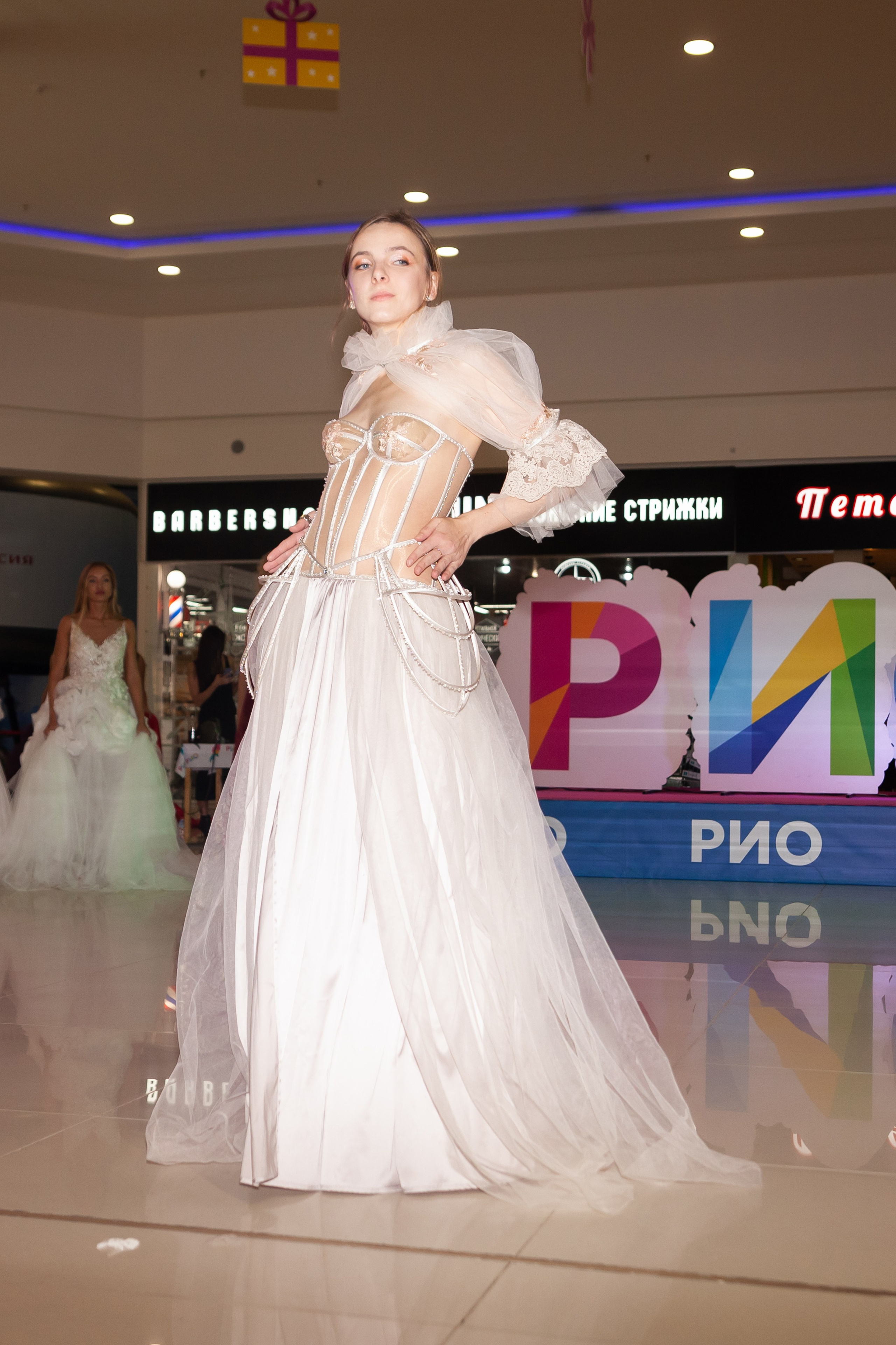 ТЦ РИО. Показ коллекций российских дизайнеров. Портретный фотограф в СПб Ирина Маринина